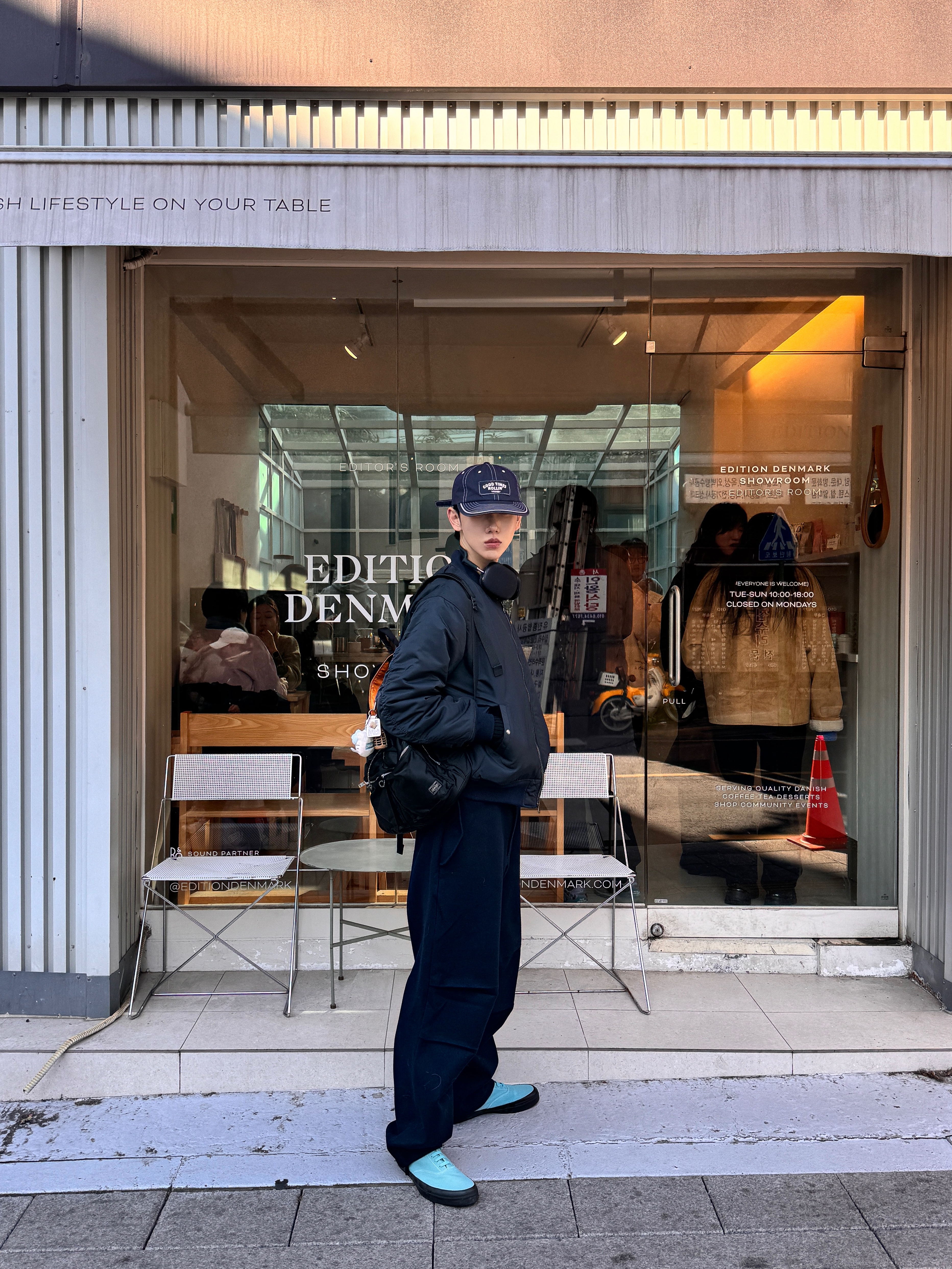 Porter Tanker Backpack Black, Apple AirPods Max Lightning Space Gray (Korean Ver.) 착용 스타일 - 2
