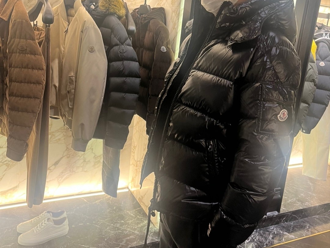 Moncler Maya Short Down Jacket Black - 24FW 착용 스타일