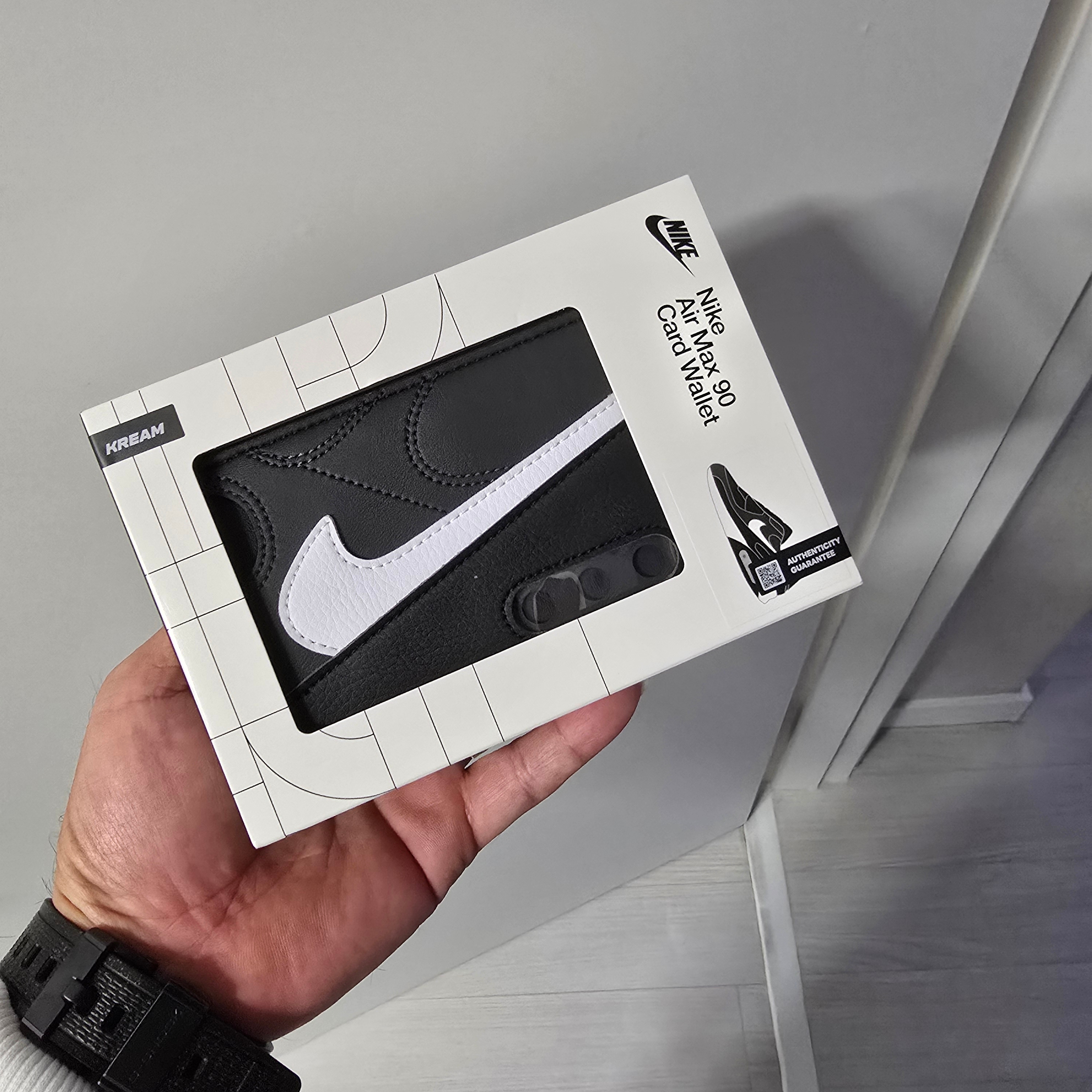 Nike Icon Air Max 90 Card Wallet Black 착용 스타일
