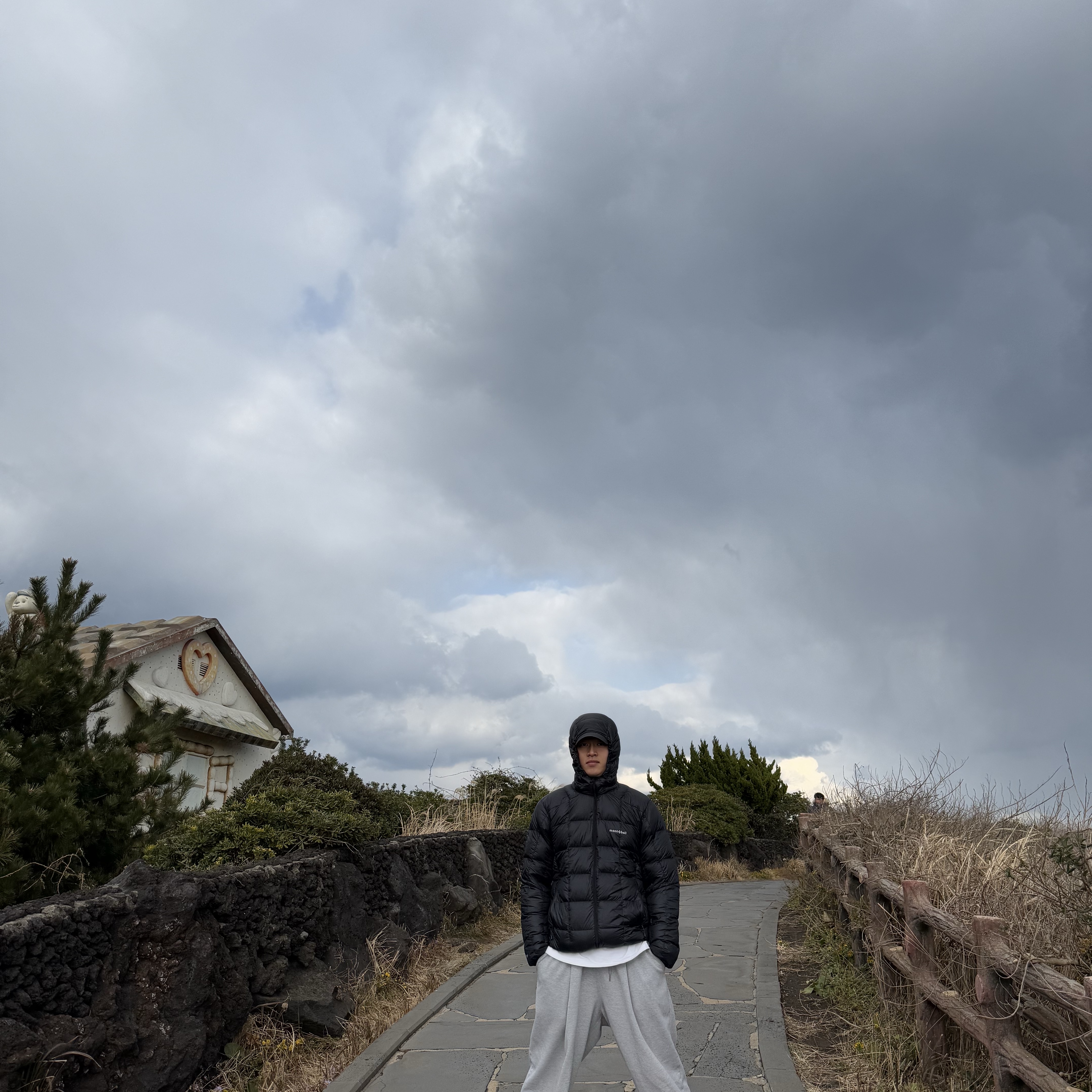 Montbell Superior Down Parka Black 착용 스타일