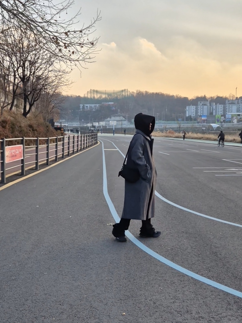 Undermycar Mu.30 Anti Fxxking Logo Play Stretch Flare Black Jeans 착용 스타일 - 4