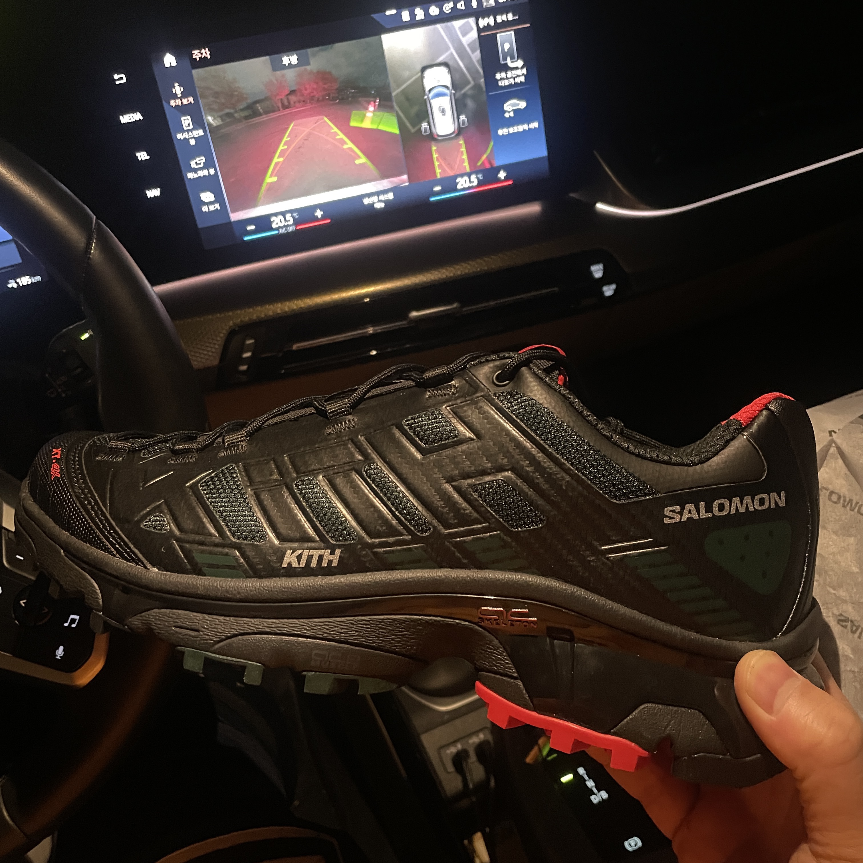 Salomon x Kith XT-4K Black Scarab 착용 스타일