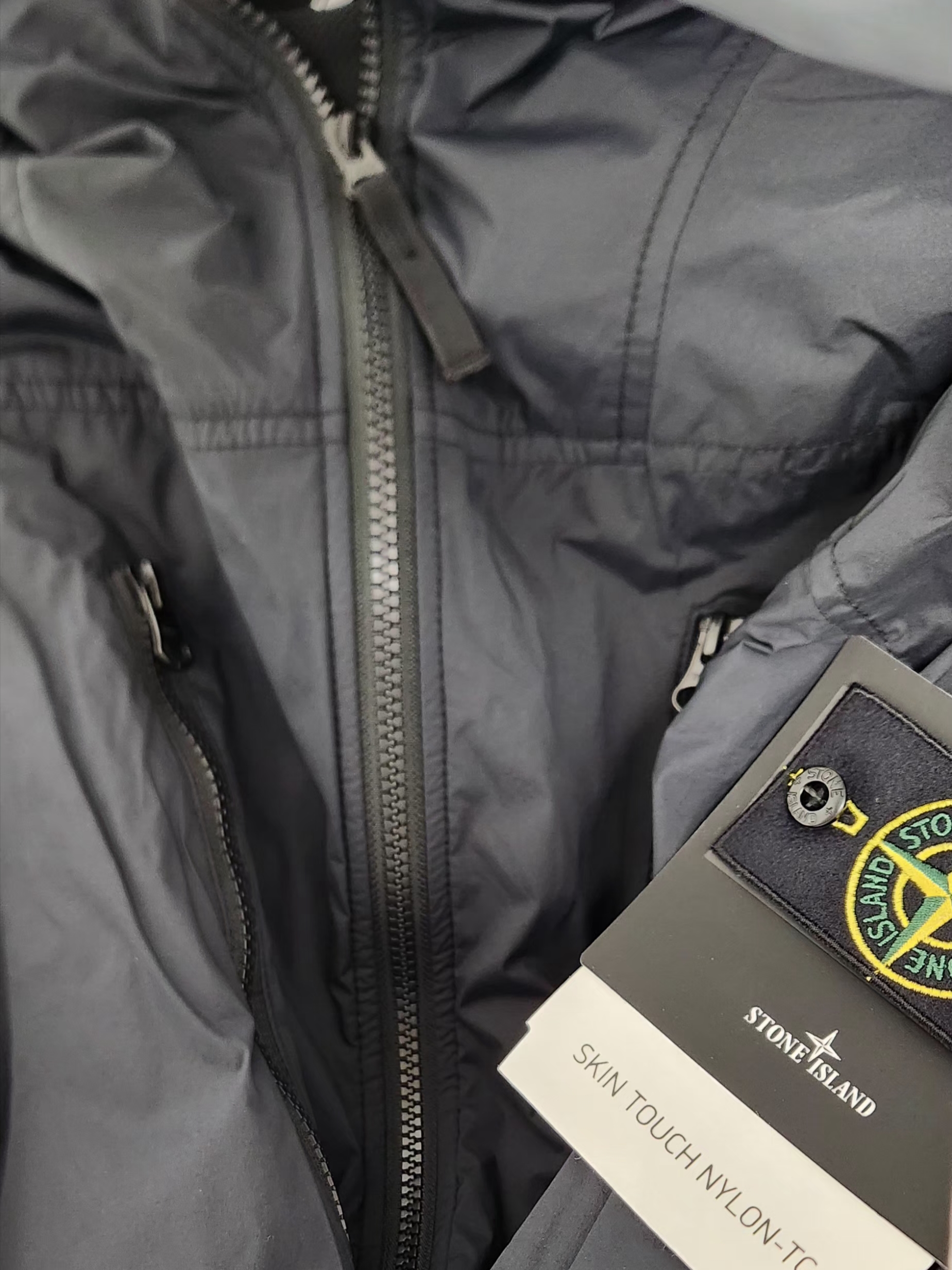 Stone Island 40425 Packable Skin Touch Nylon-TC Hooded Jacket Black - 24SS 착용 스타일