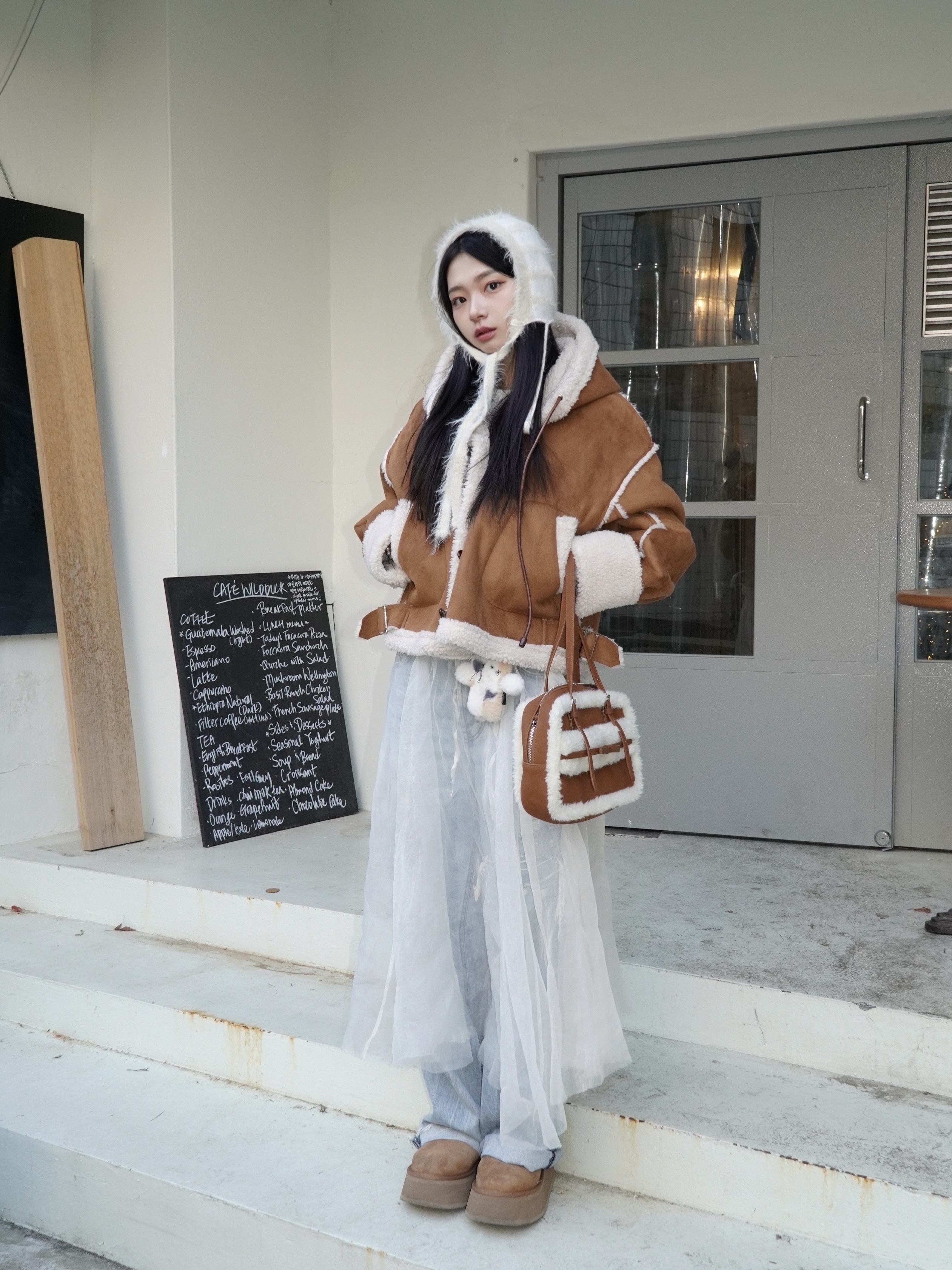 (W) UGG Classic Dipper Boots Chestnut 착용 스타일 - 5