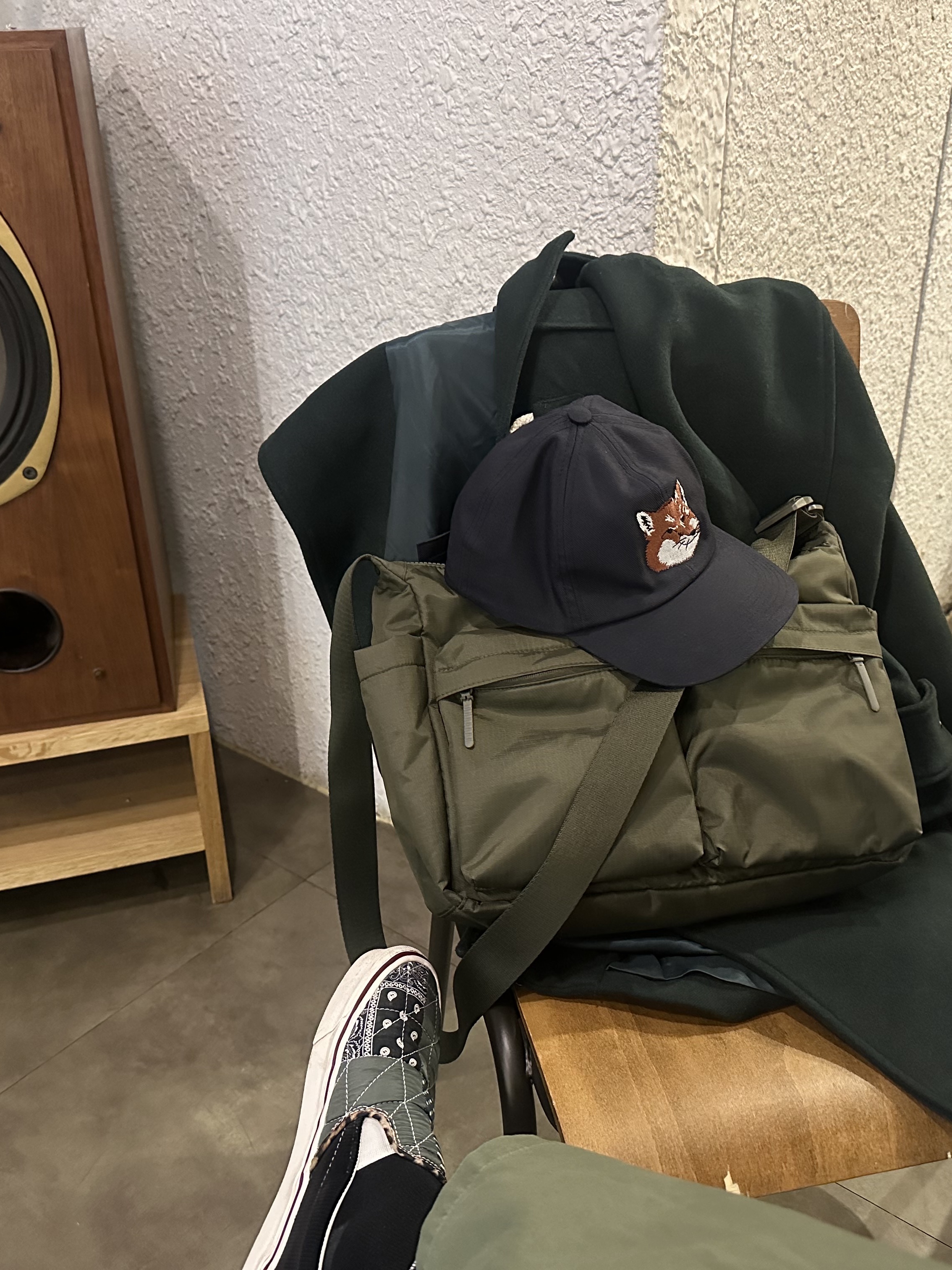 Uniqlo Multi Pocket Shoulder Bag Olive, London Tradition Martin Mens Duffle Coat Seaweed D12 착용 스타일
