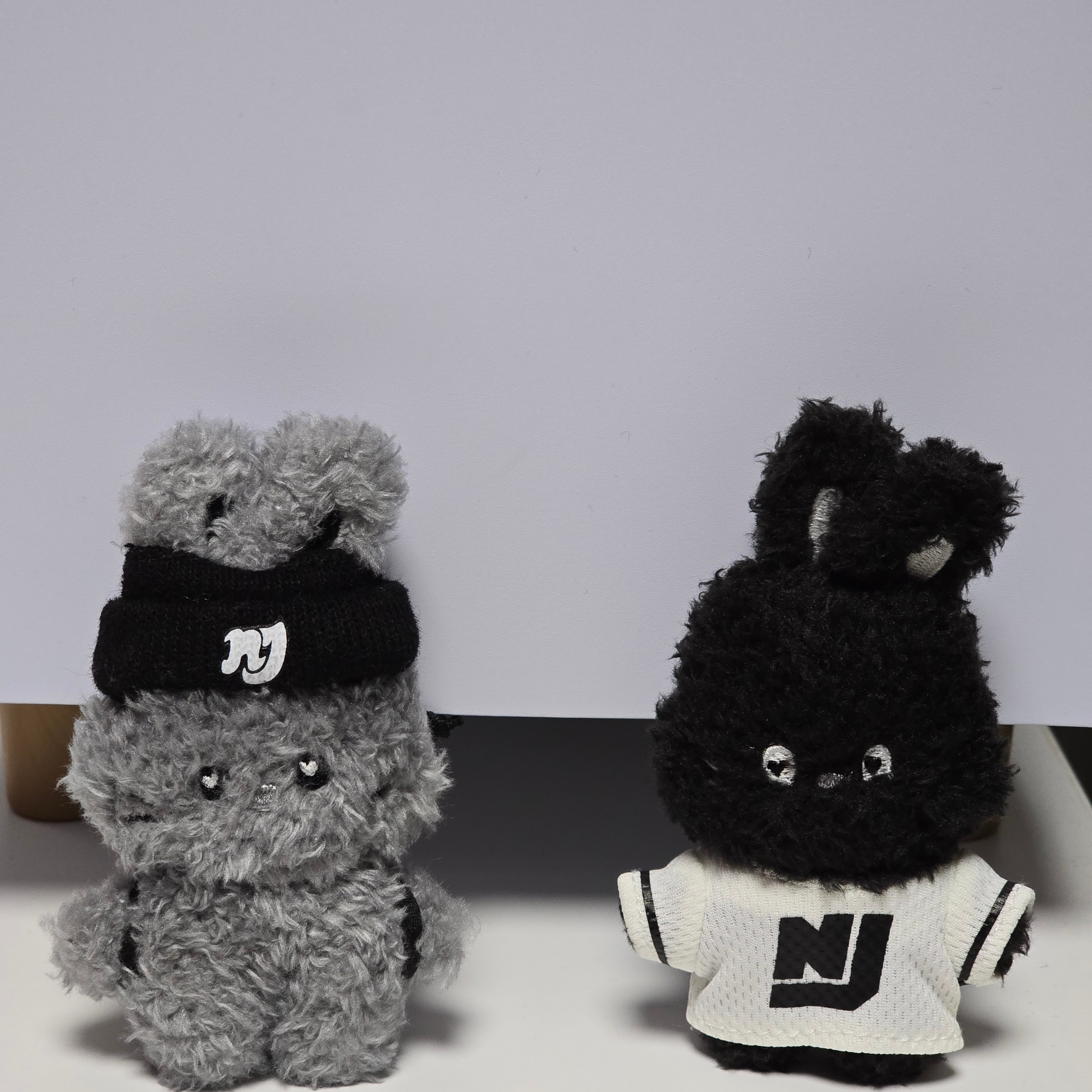 NewJeans Bunini Mini Costume Keyring Black 착용 스타일