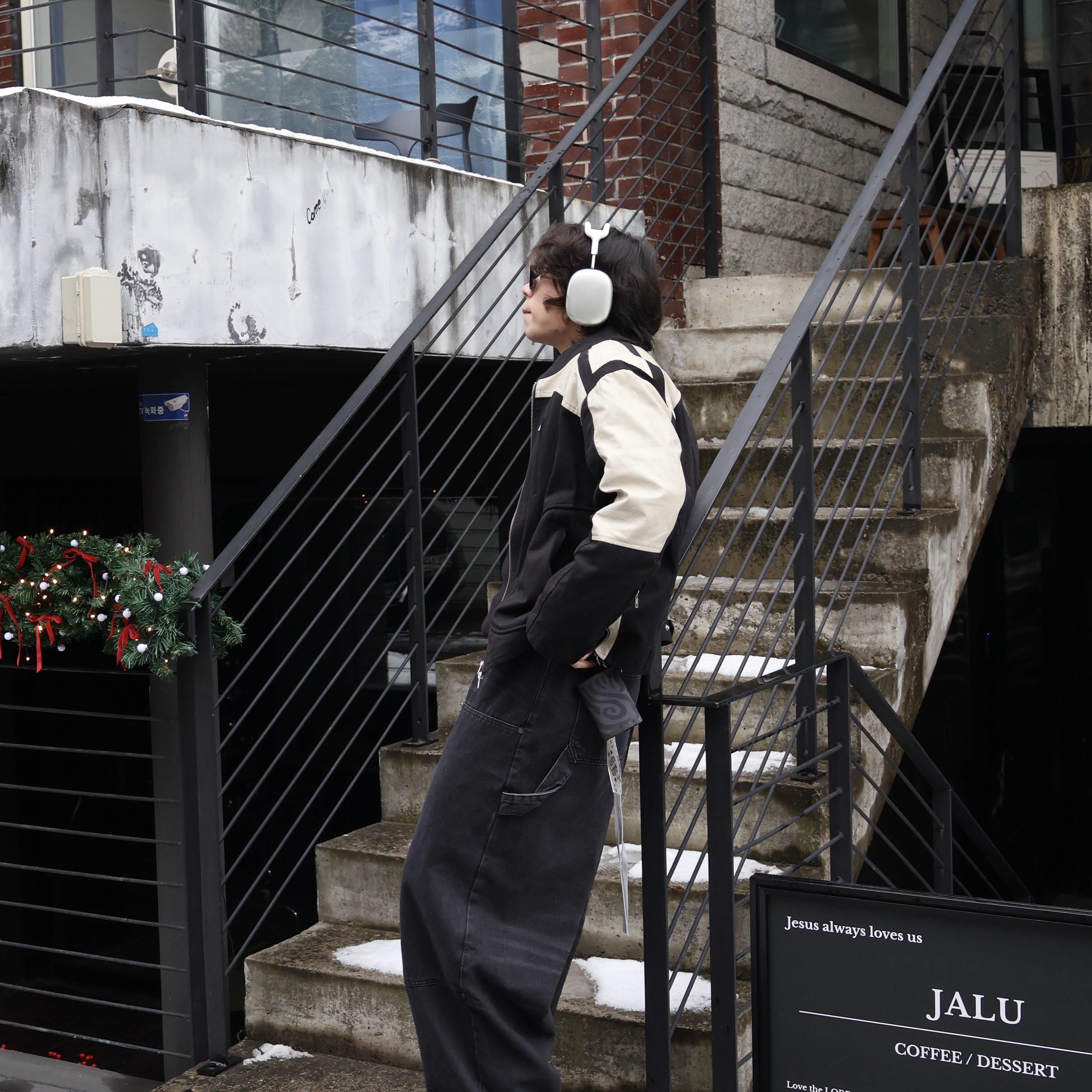 LOSTGARDEN Route Tan, Apple AirPods Max Lightning Silver (Korean Ver.) 착용 스타일 - 3