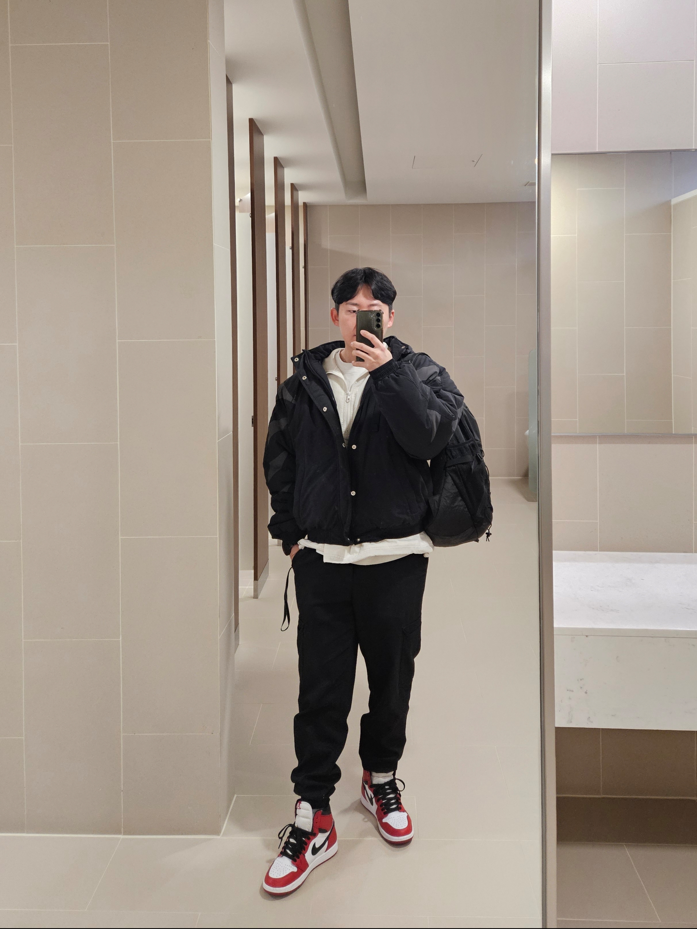 Supreme Backpack Black - 23FW, Supreme x Nike Ripstop Pullover White - 24SS 착용 스타일