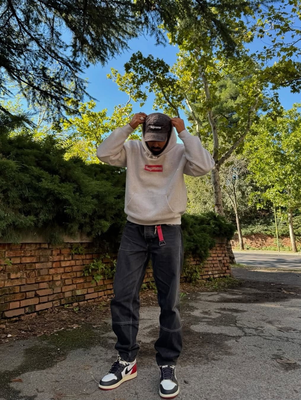 Supreme Box Logo Hooded Sweatshirt Stone - 24FW, Supreme Box Logo Hooded Sweatshirt Ash Grey - 23FW 착용 스타일 - 2