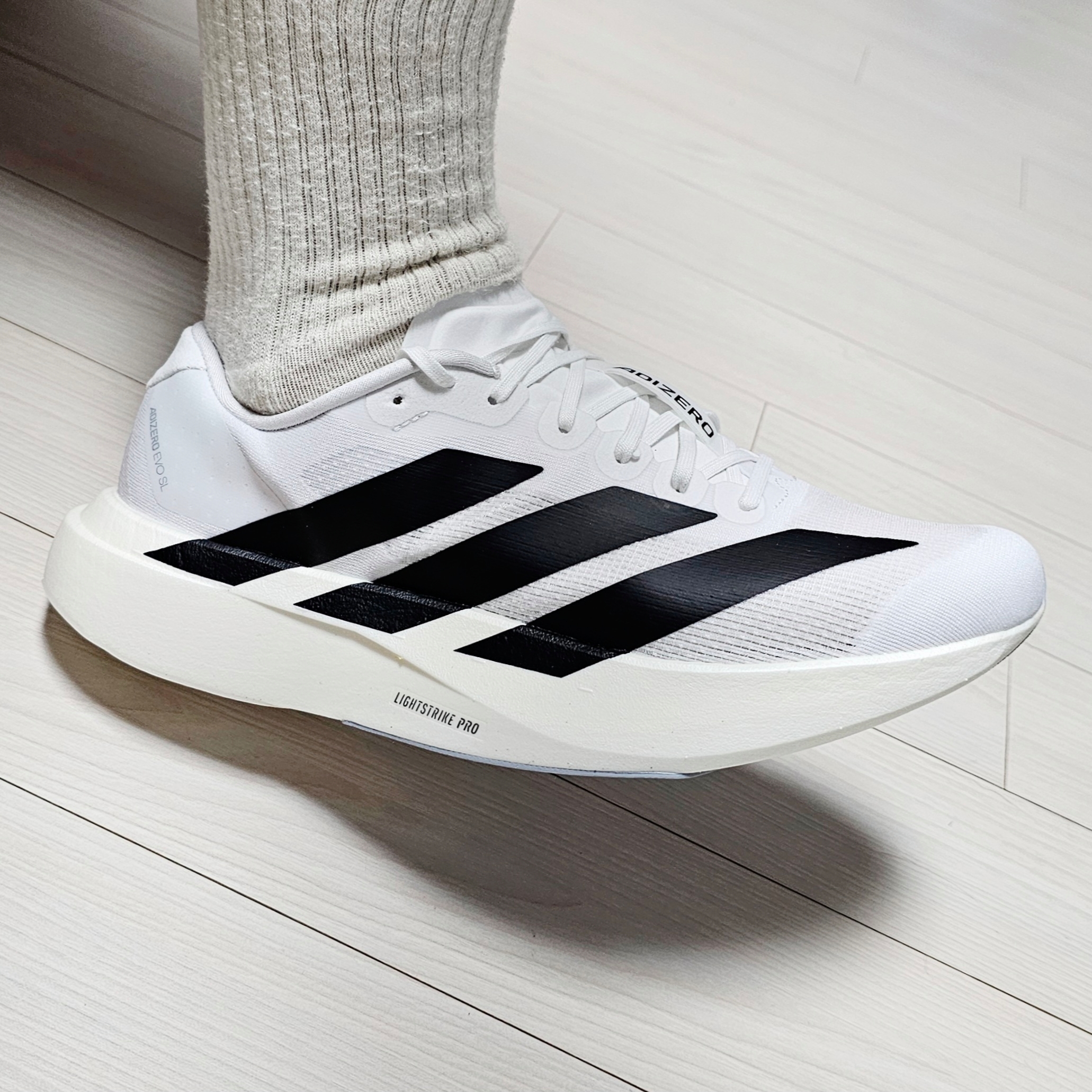 Adidas Adizero EVO SL Cloud White Core Black 착용 스타일 - 3