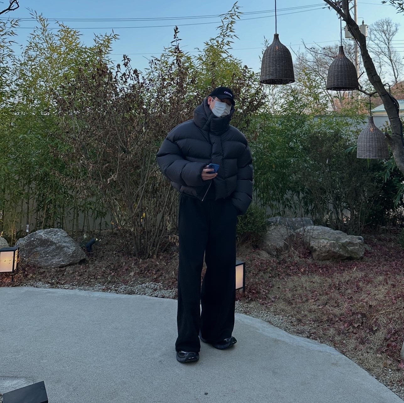 Balenciaga 6XL Sneakers Black Gray, Celine Baseball Cap in Cotton Black 착용 스타일 - 3