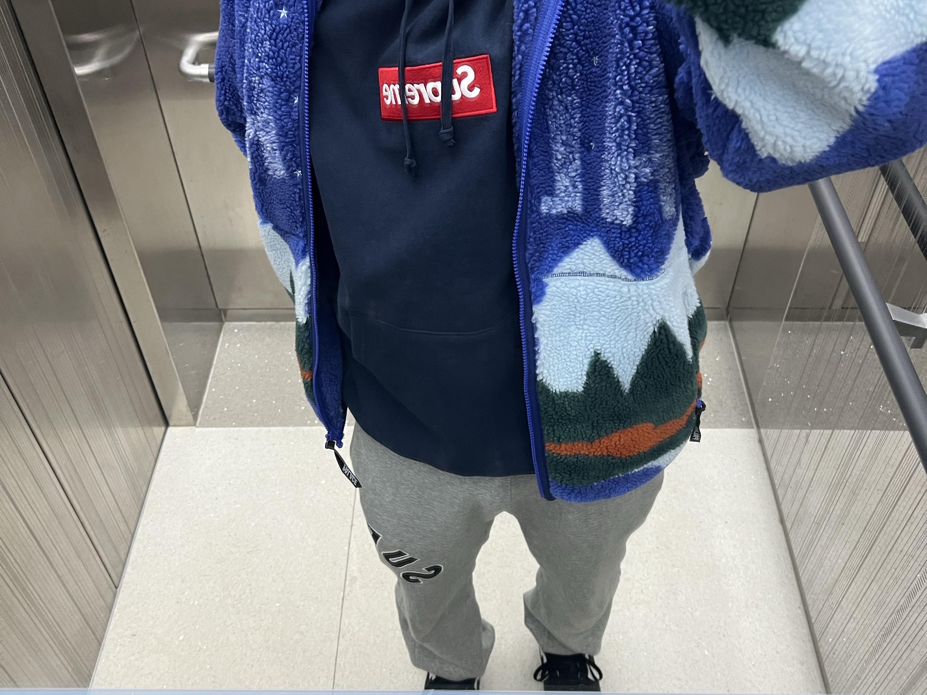 Palace Peak Funnel Fleece Blue - 22FW, Supreme Box Logo Hooded Sweatshirt Navy - 24FW 착용 스타일