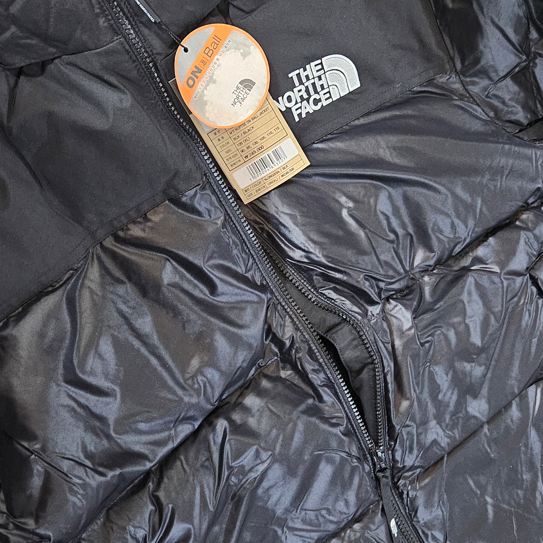 The North Face On Ball Jacket Black 착용 스타일 - 2