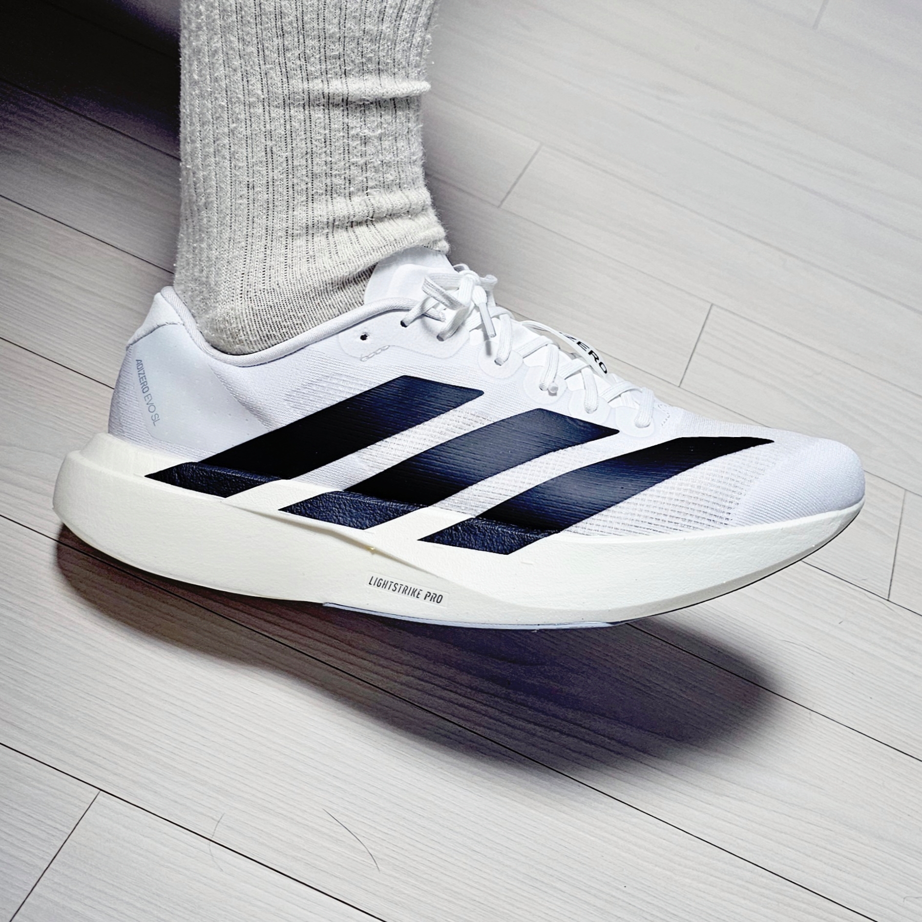 Adidas Adizero EVO SL Cloud White Core Black 착용 스타일 - 1