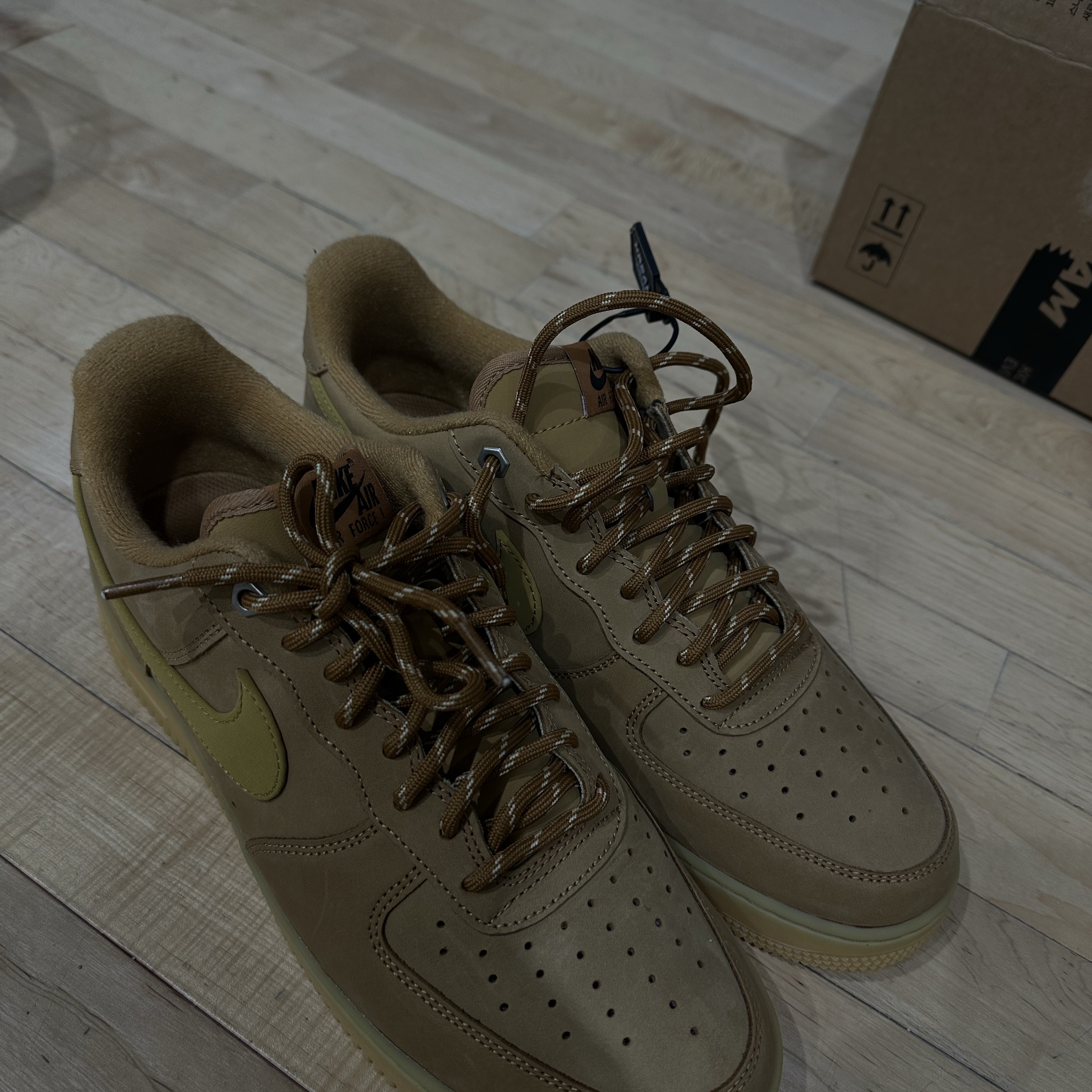 Nike Air Force 1 '07 WB Flax 착용 스타일