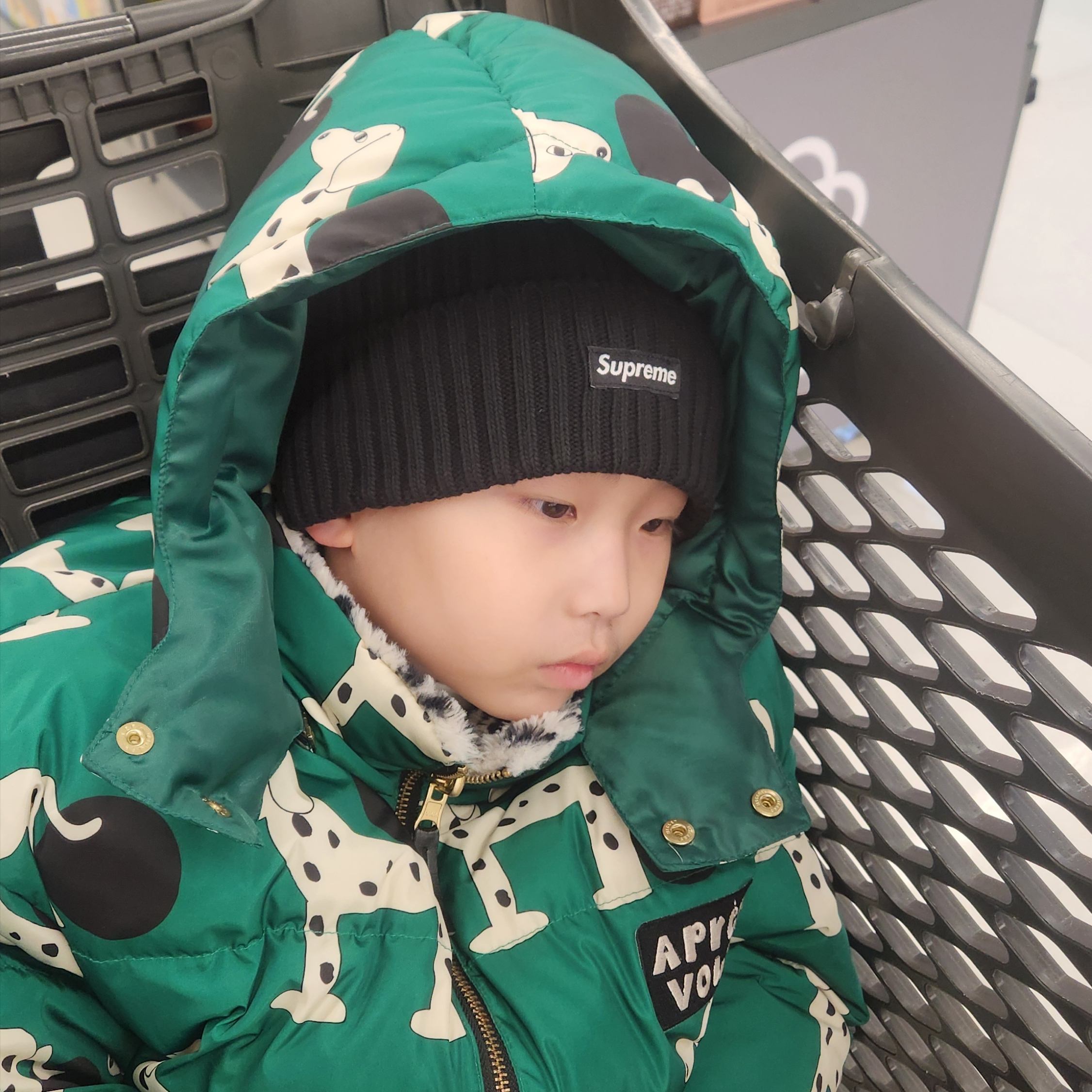Supreme Overdyed Beanie Black 착용 스타일 - 1