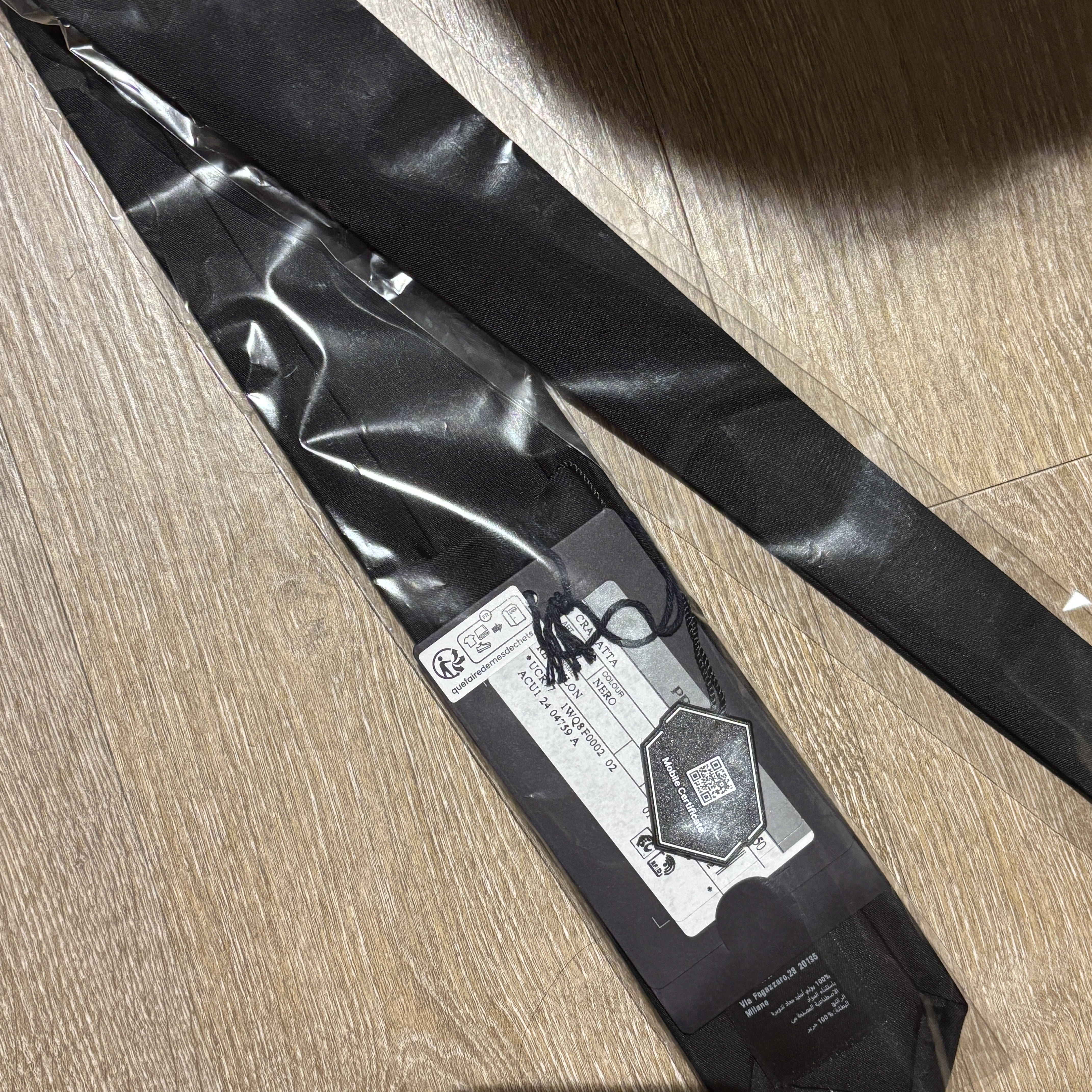Prada Re-Nylon Gabardine Tie Black 착용 스타일