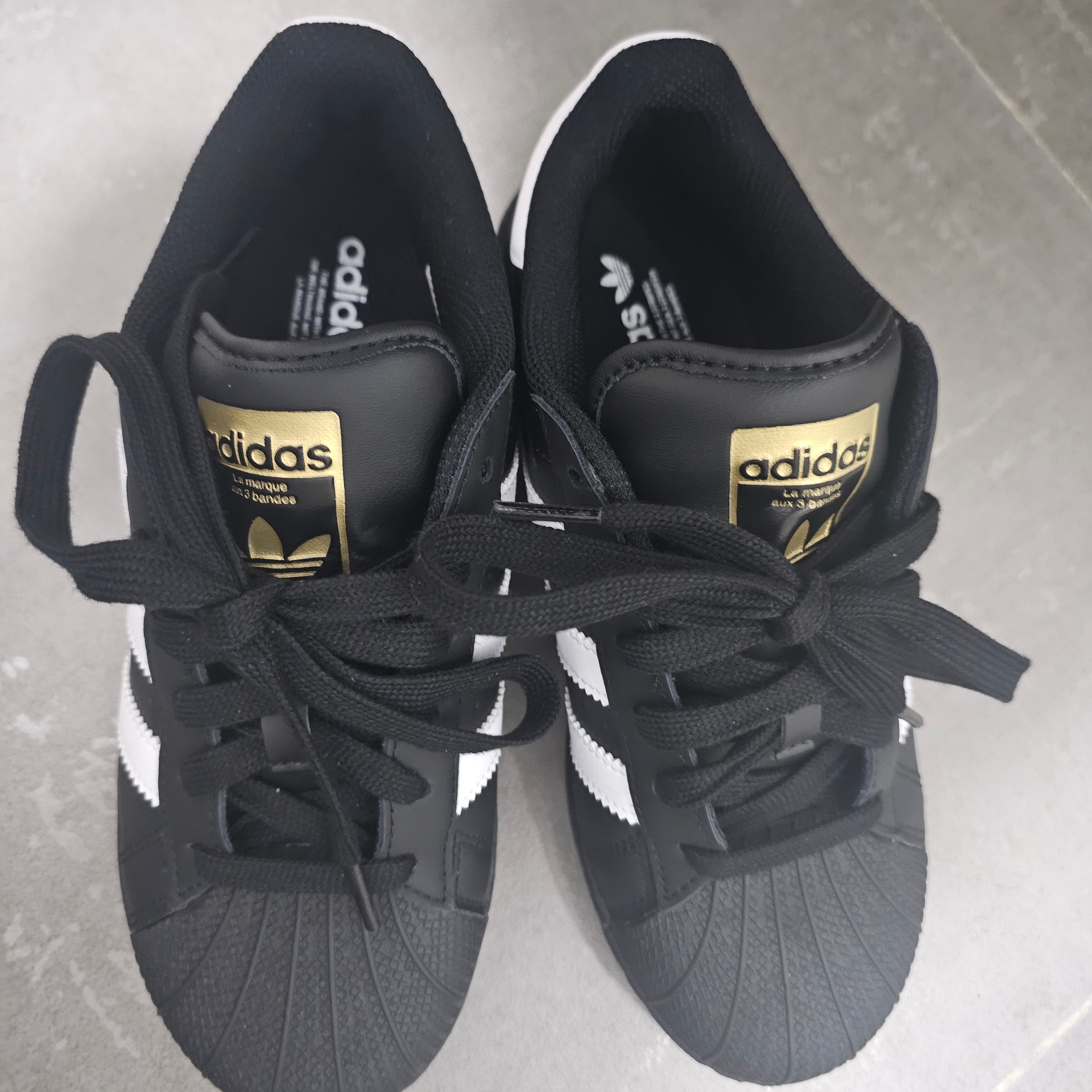 Adidas Superstar XLG Core Black White 착용 스타일