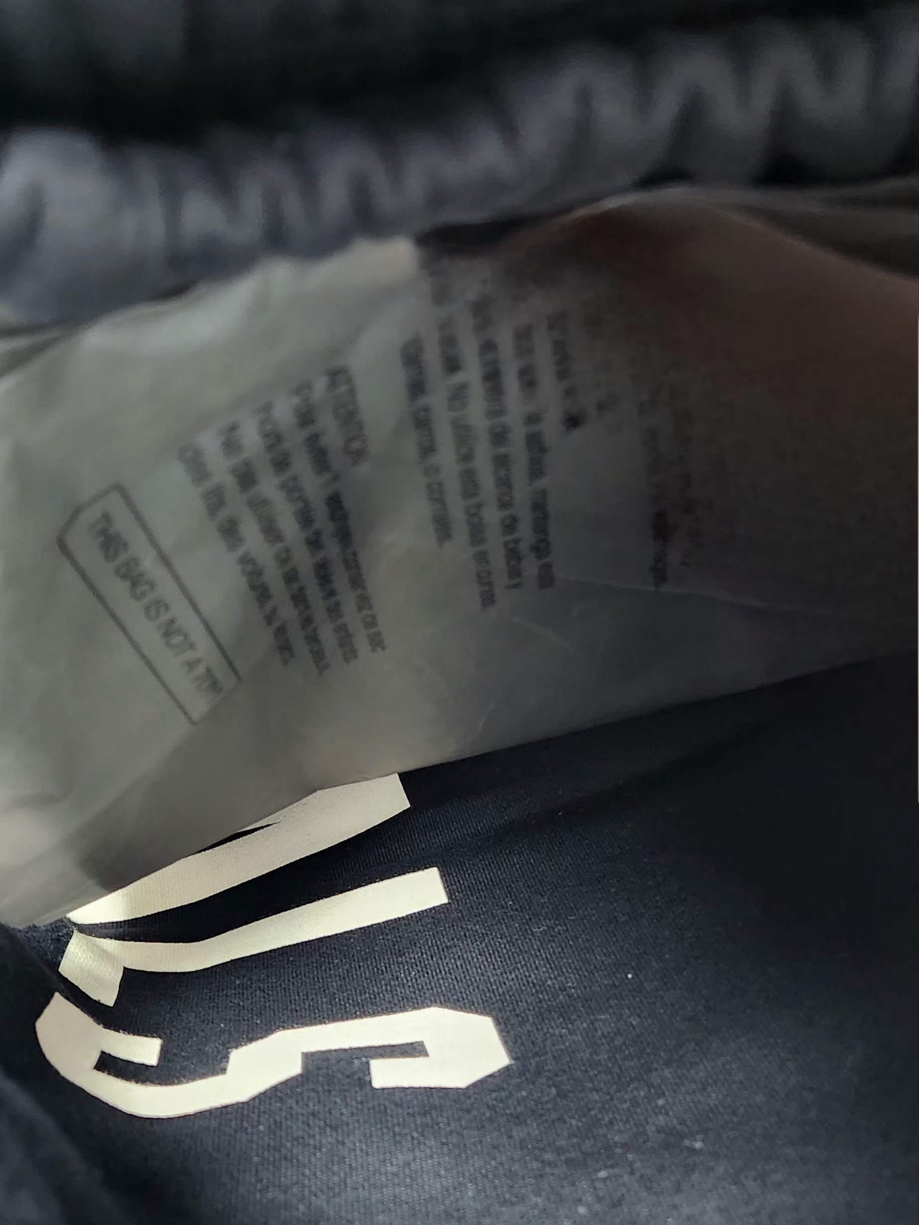 Essentials Fleece Relaxed Sweatpant Black - 24FW 착용 스타일