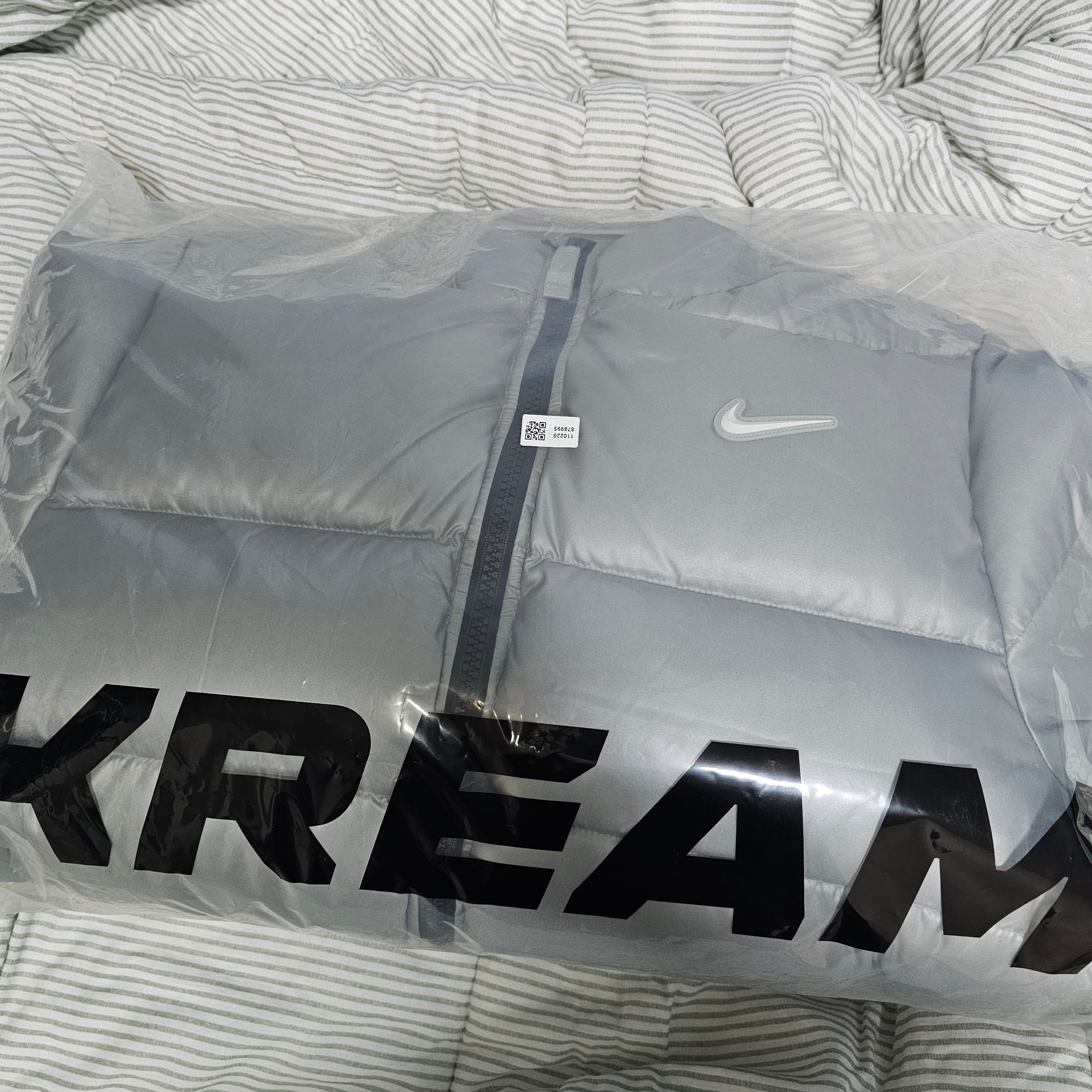 Nike x Drake Nocta Sunset Puffer Jacket Mica Green Cyber (FN8196-330) 착용 스타일