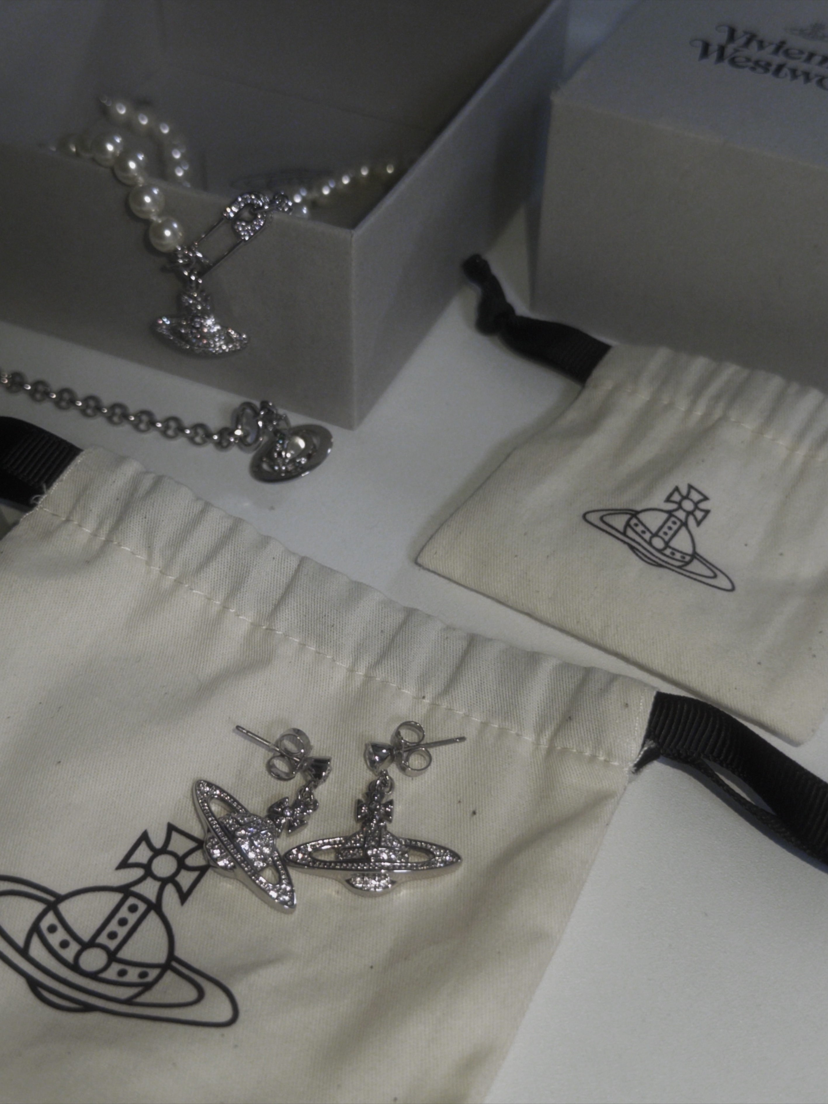 Vivienne Westwood New Petite Orb Bracelet Silver, Sentiments No.285 Ring Silver 착용 스타일 - 3