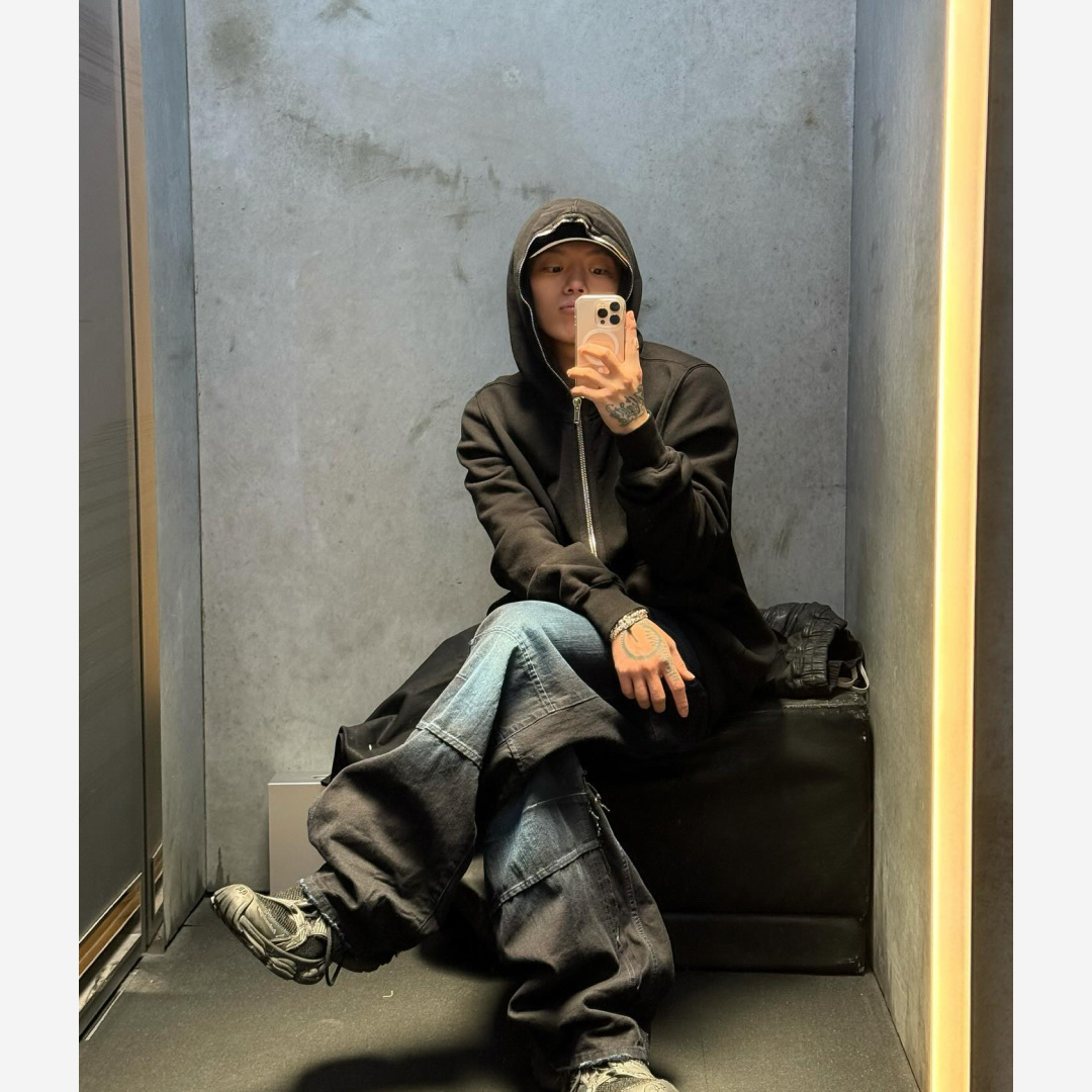 Balenciaga 3XL Sneakers Worn Out Light Beige 착용 스타일 - 2
