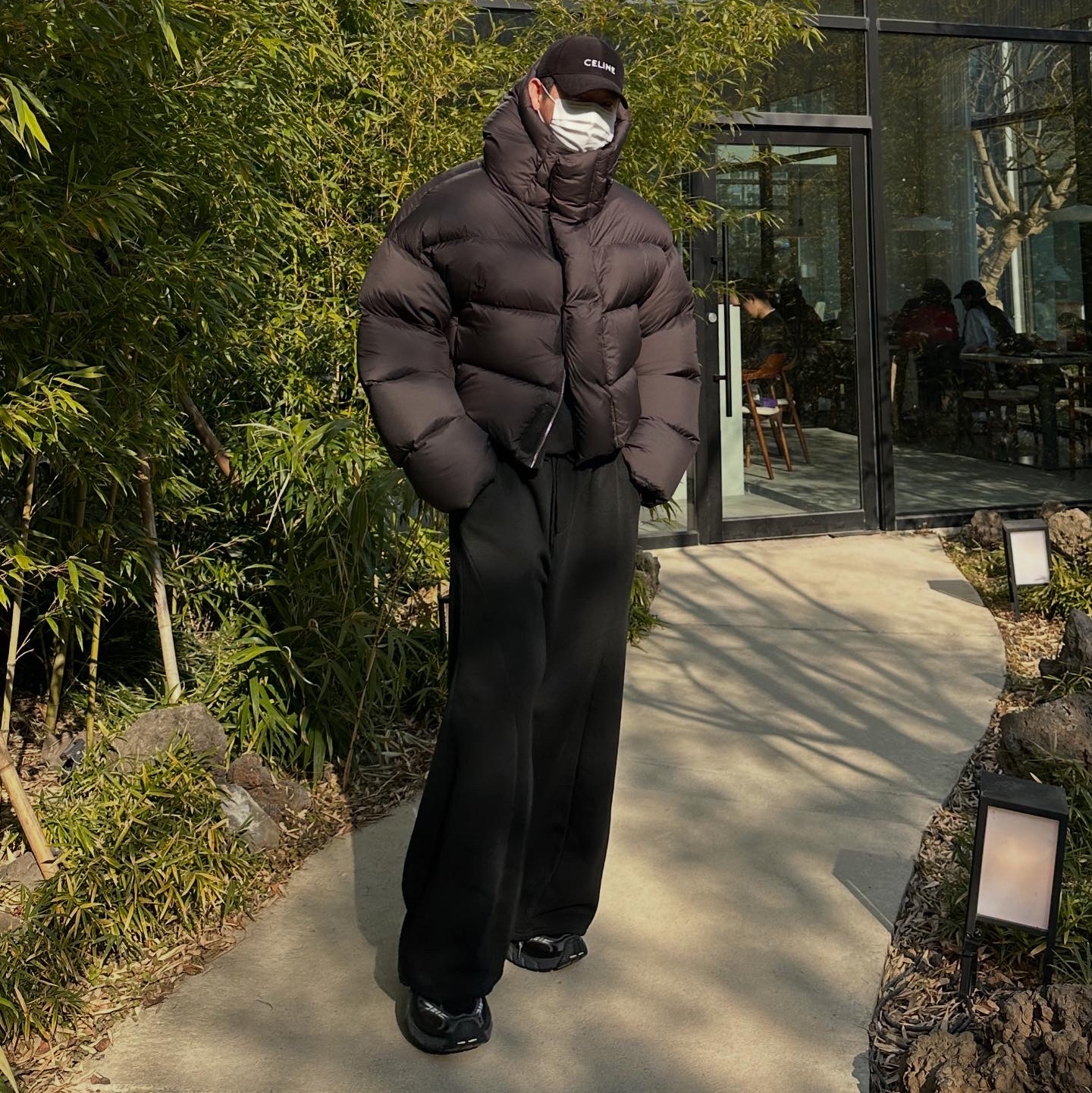 Balenciaga 6XL Sneakers Black Gray, Celine Baseball Cap in Cotton Black 착용 스타일 - 2