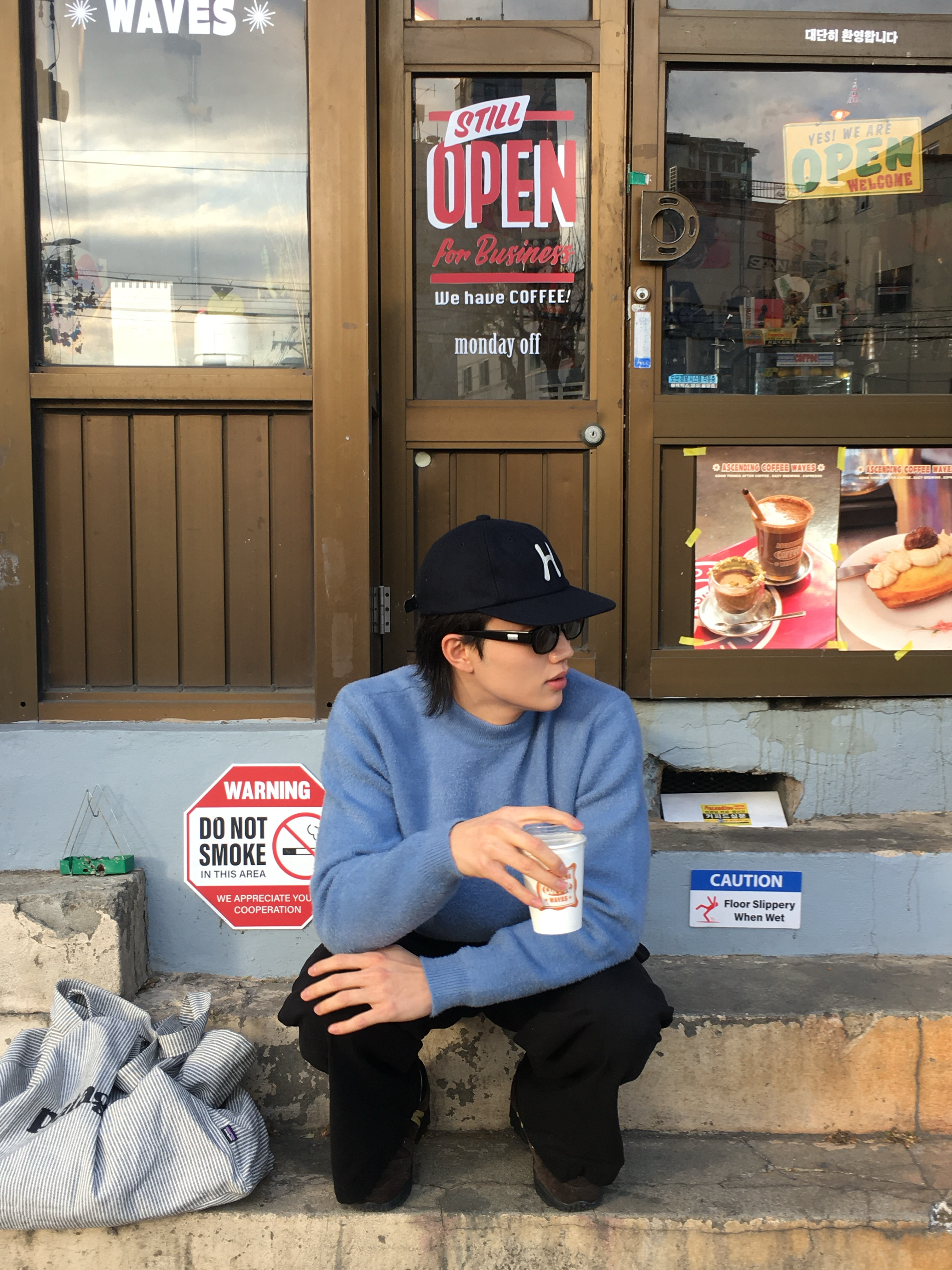 Hello Sunrise H Logo Wool Relaxed Fit 6 Panel Cap Dark Navy, [6% 적립] NegativeThree Moley Tracking Sneakers Nut Brown 착용 스타일 - 2
