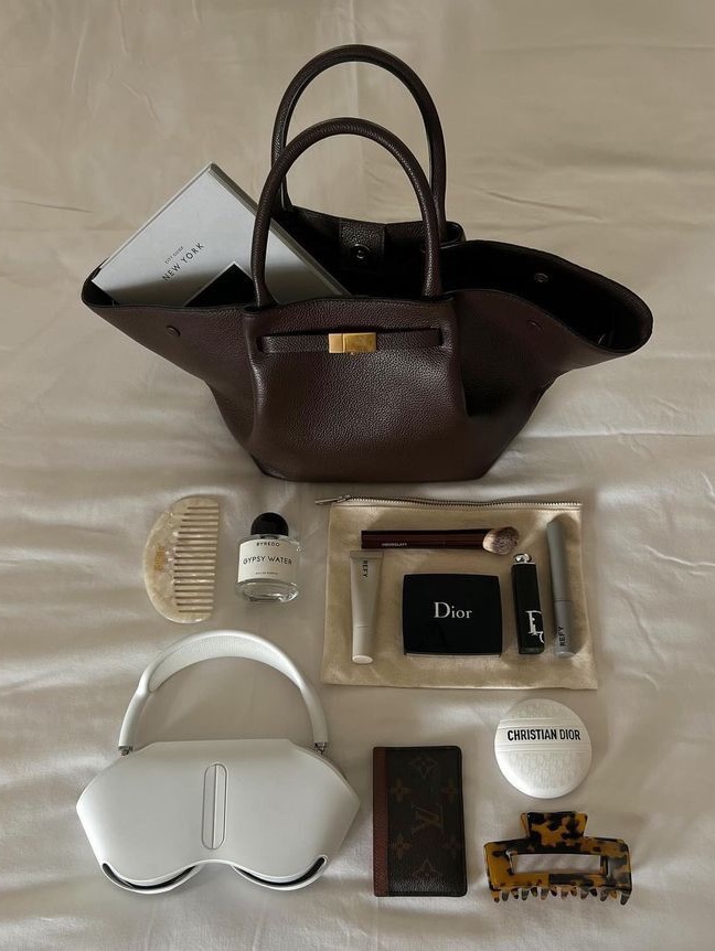 Yves Saint Laurent Fall Collection Couture Mini Clutch Eye Palette 100 Stora Dolls, Byredo Mojave Ghost Eau De Parfum 50ml 착용 스타일 - 2