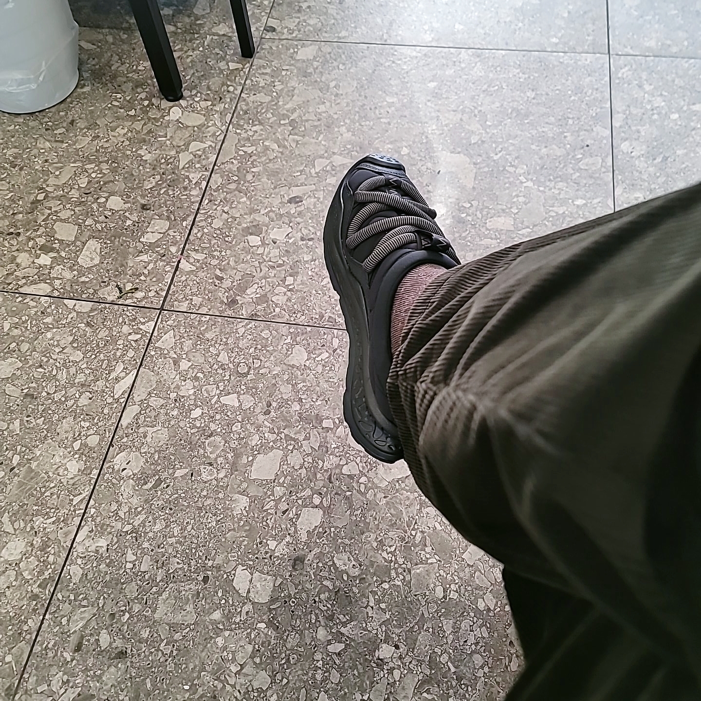 Hoka Ora Primo Black 착용 스타일