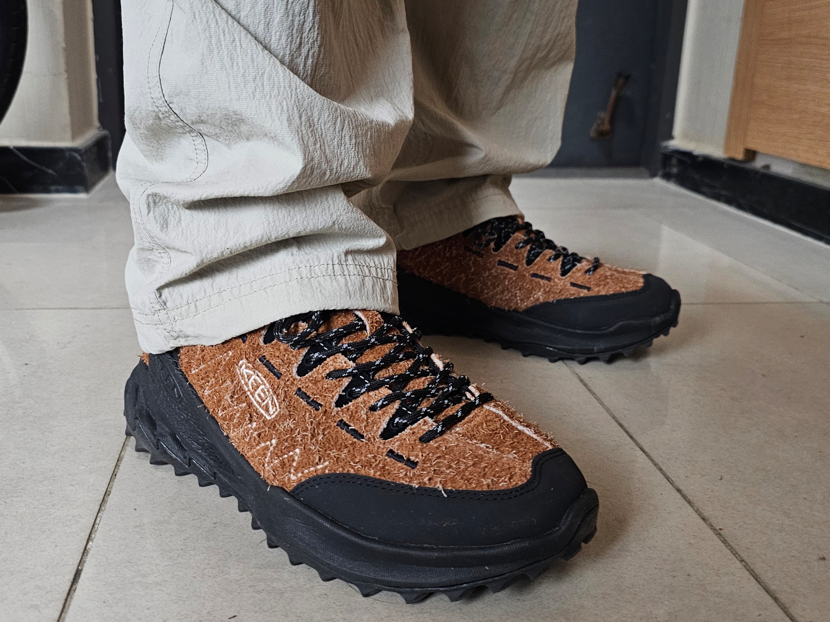 Keen x Gramicci Jasper Zionic Sneakers Sorrel Horse Black 착용 스타일