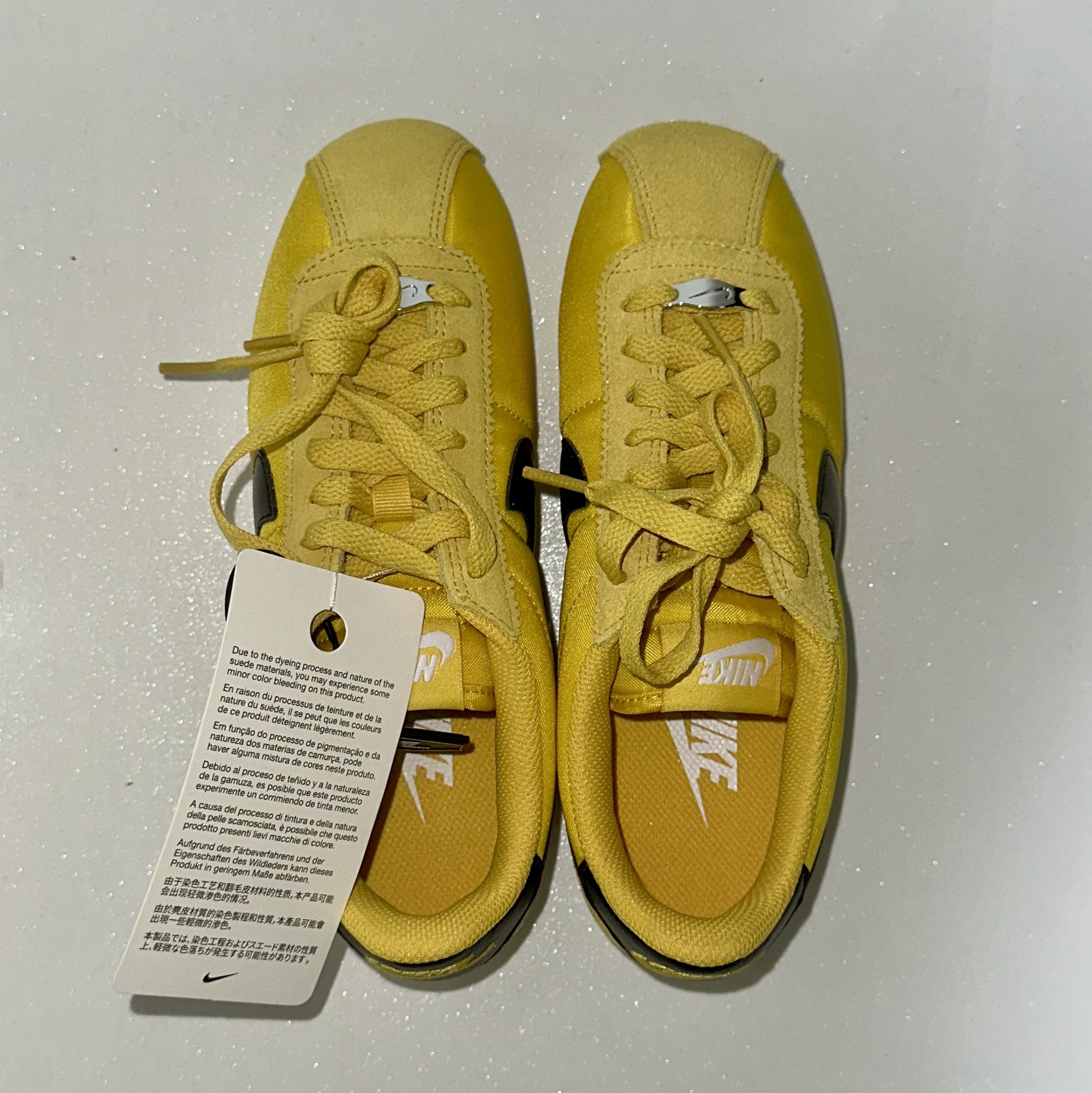 (W) Nike Cortez Vivid Sulfur 착용 스타일 - 1