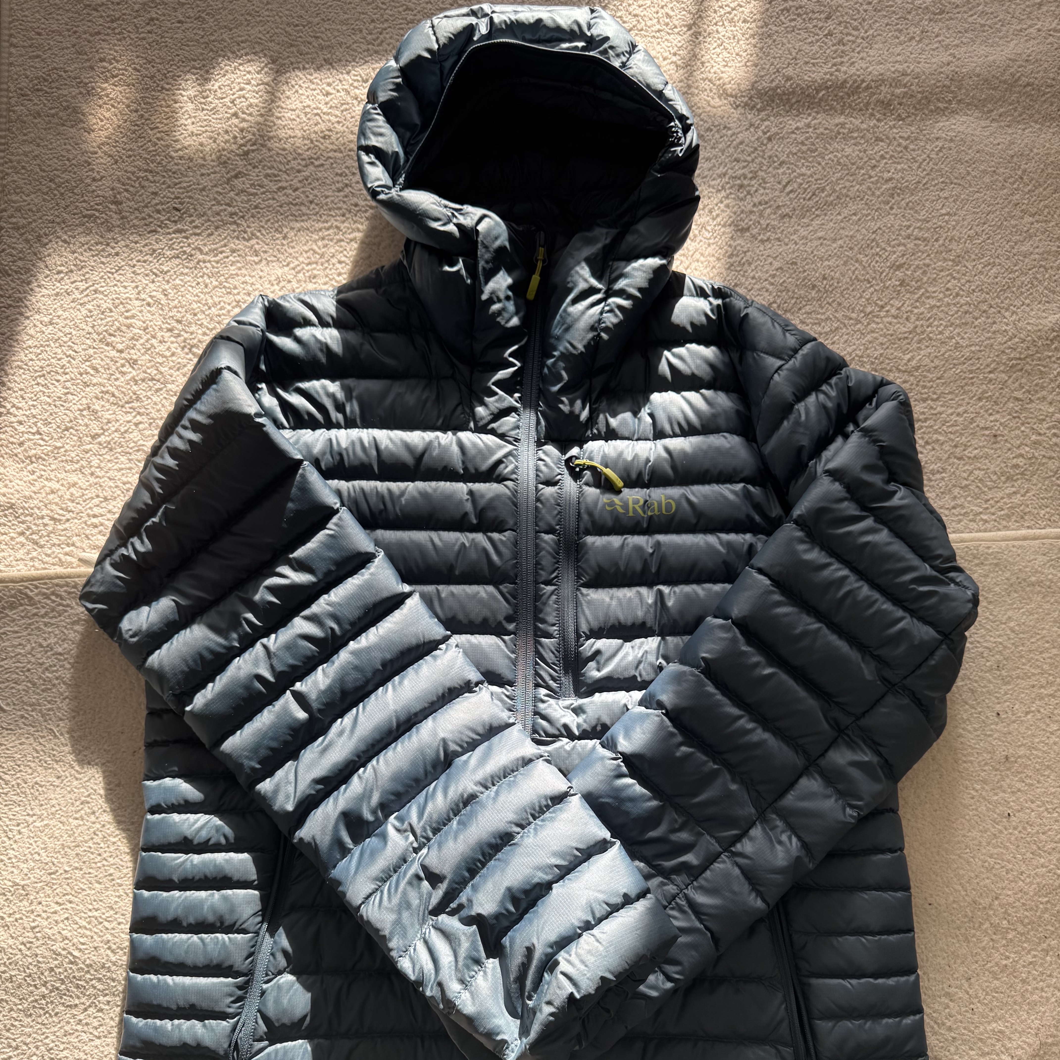 Rab Microlight Alpine Jacket Orion Blue 착용 스타일