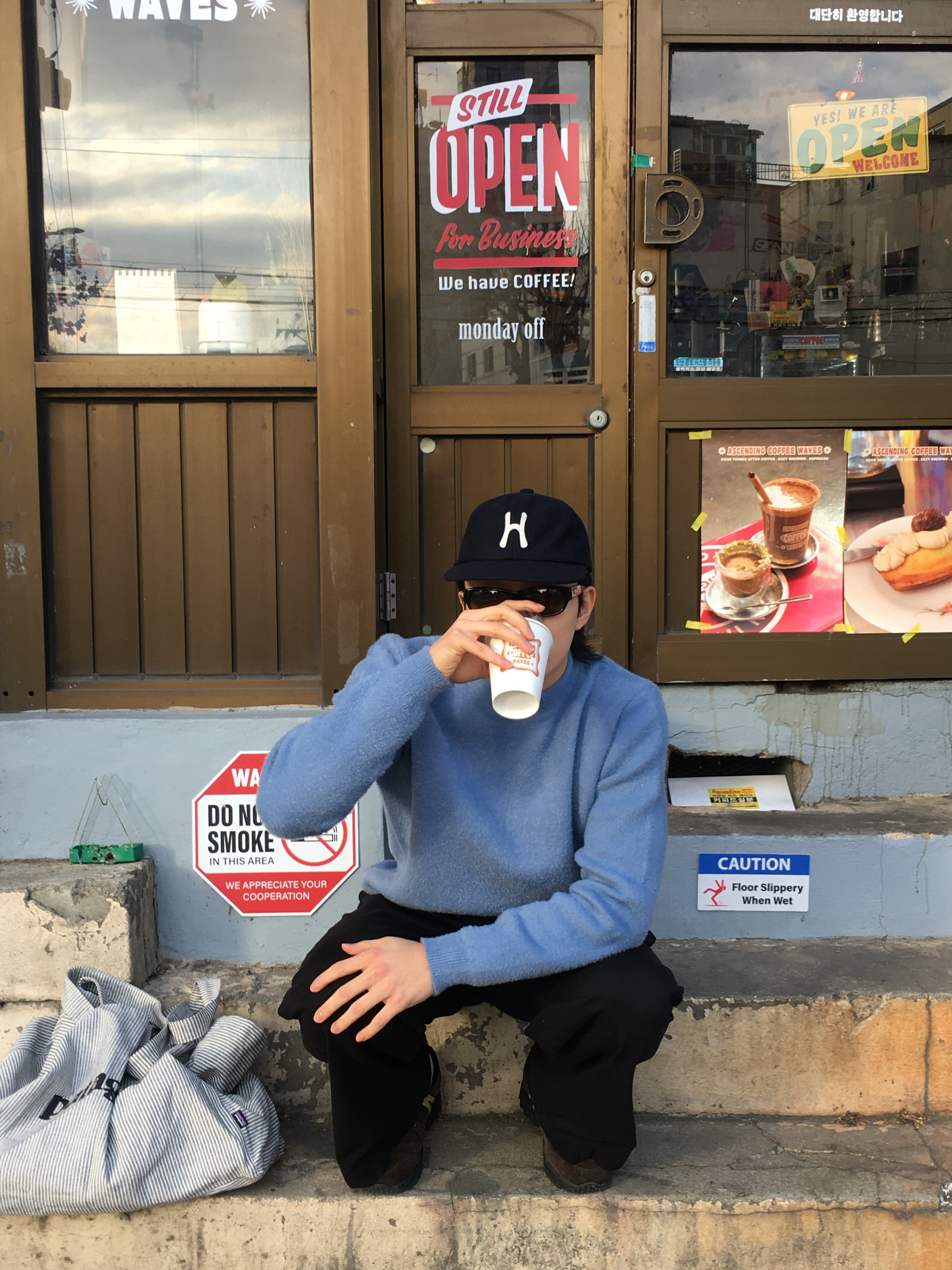 Hello Sunrise H Logo Wool Relaxed Fit 6 Panel Cap Dark Navy, [6% 적립] NegativeThree Moley Tracking Sneakers Nut Brown 착용 스타일 - 1