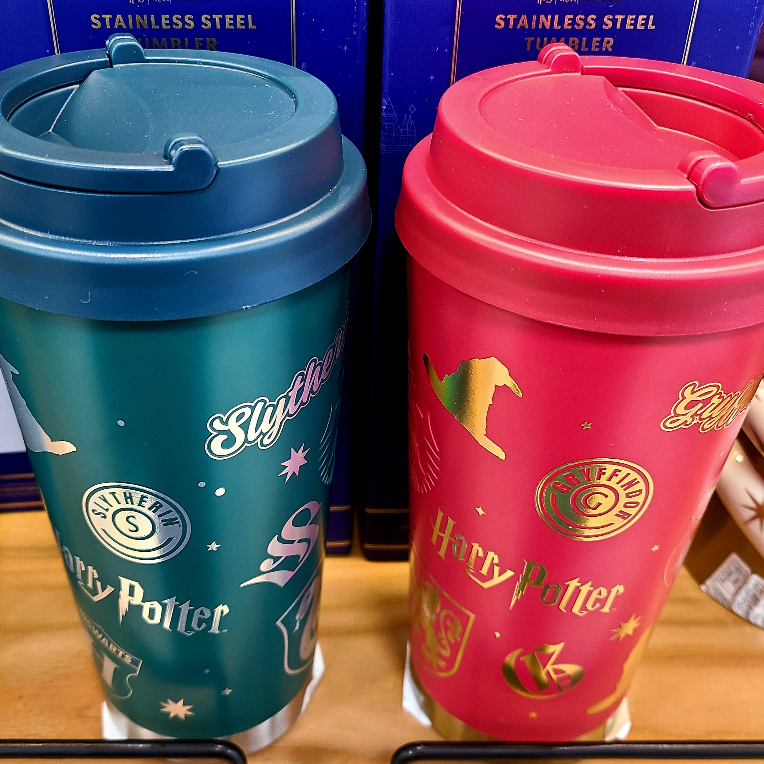 Human Made Heart Bank Pouch Red, Starbucks x Harry Potter SS Slytherin Elma Tumbler 473ml 착용 스타일 - 2