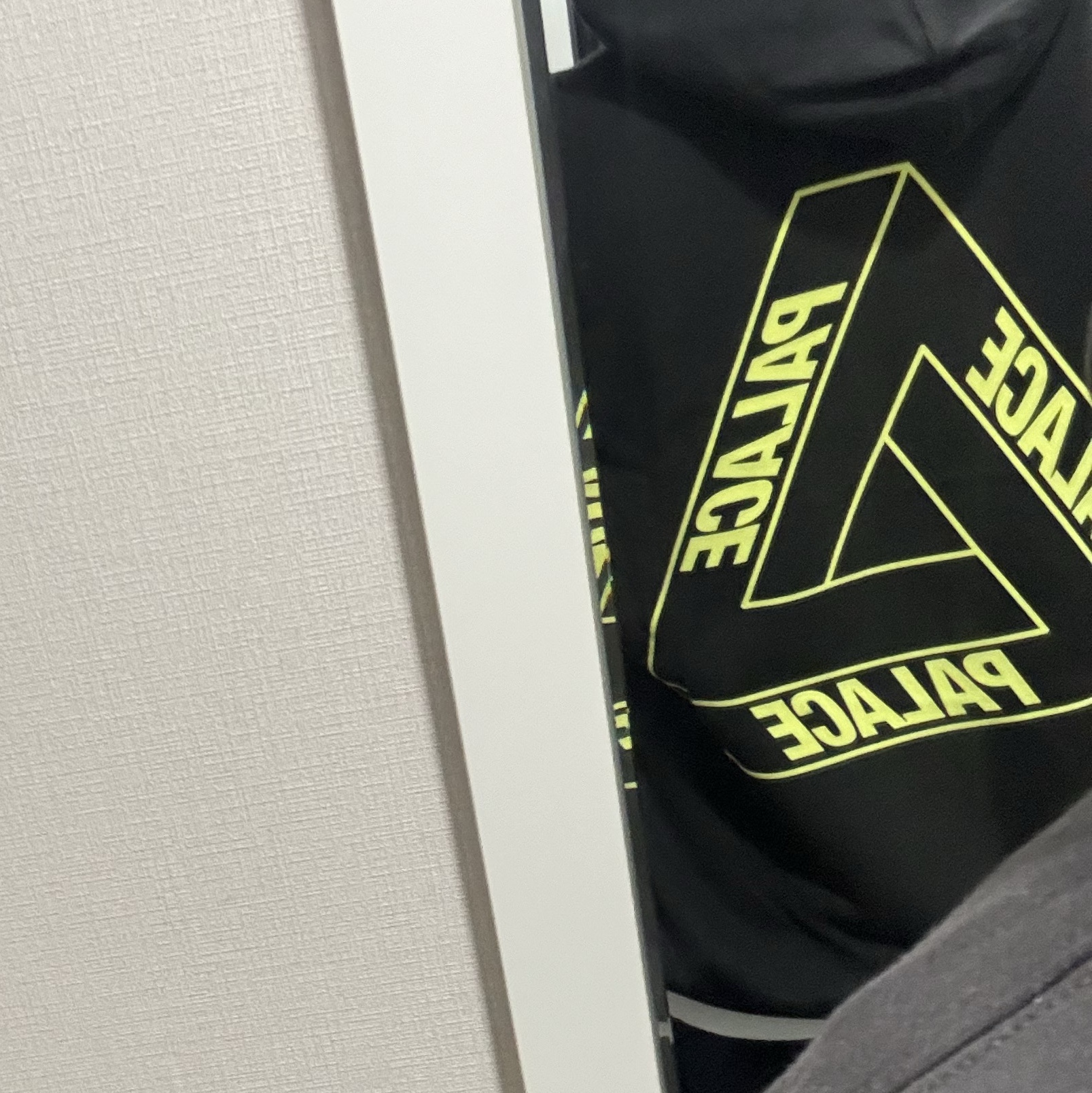 Palace Glow Tri-Ferg Hood Black - 24FW 착용 스타일