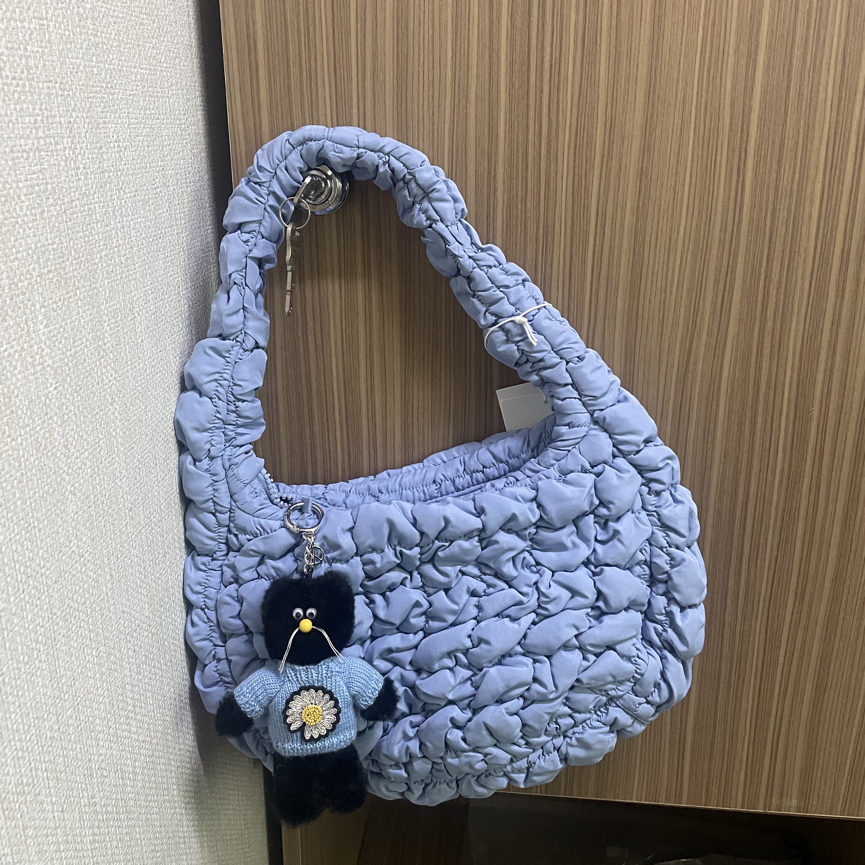COS Quilted Mini Bag Light Blue, Monamhee x Peaceminusone Daihee Plush Keyring 착용 스타일