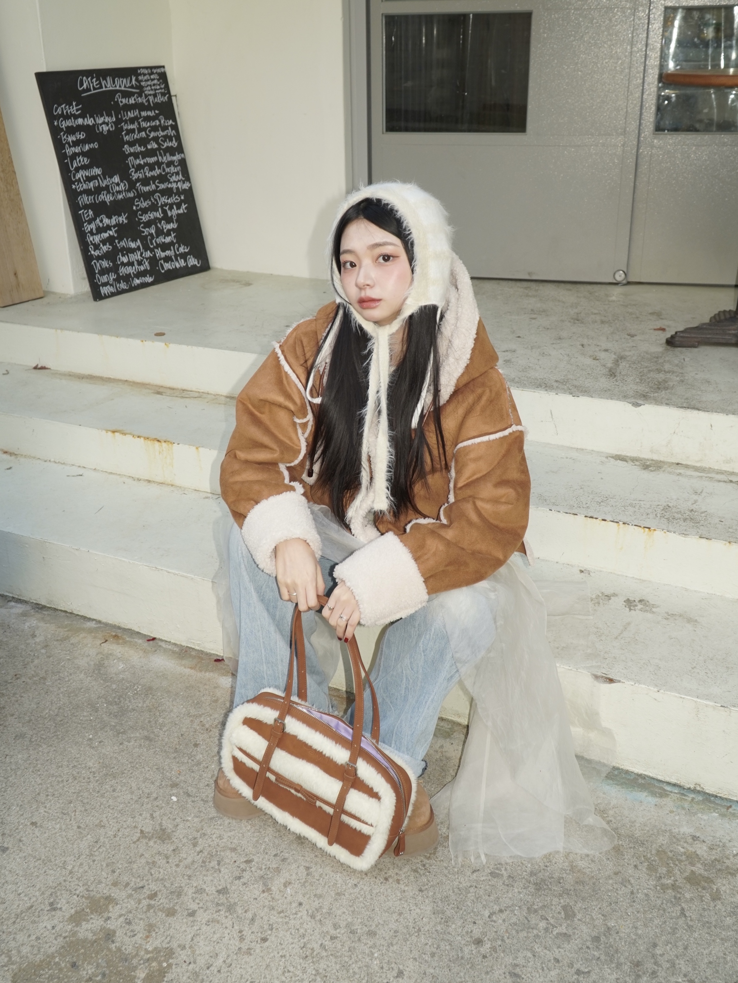 (W) UGG Classic Dipper Boots Chestnut 착용 스타일 - 3