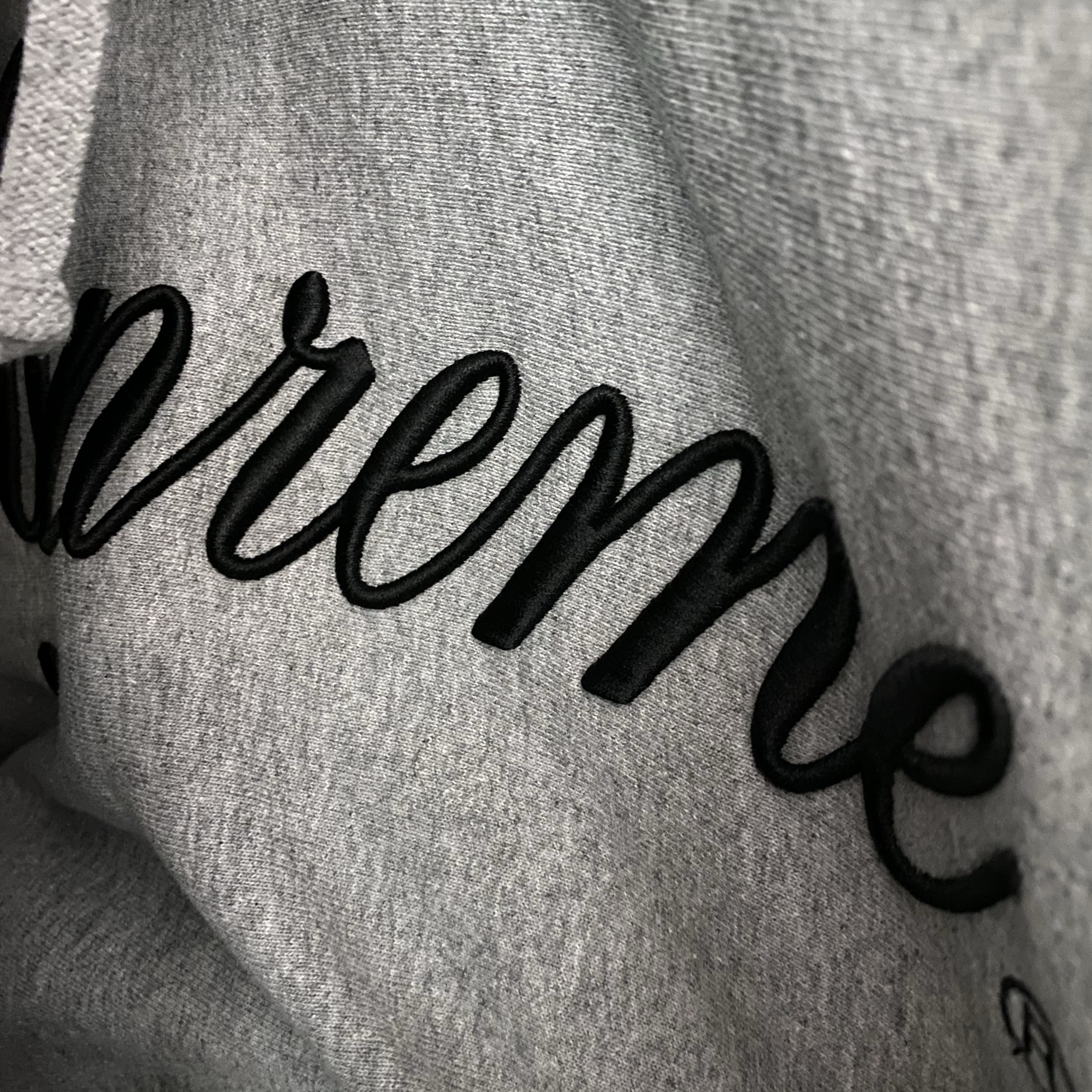 Supreme Raised Script Hooded Sweatshirt Heather Grey - 23FW 착용 스타일