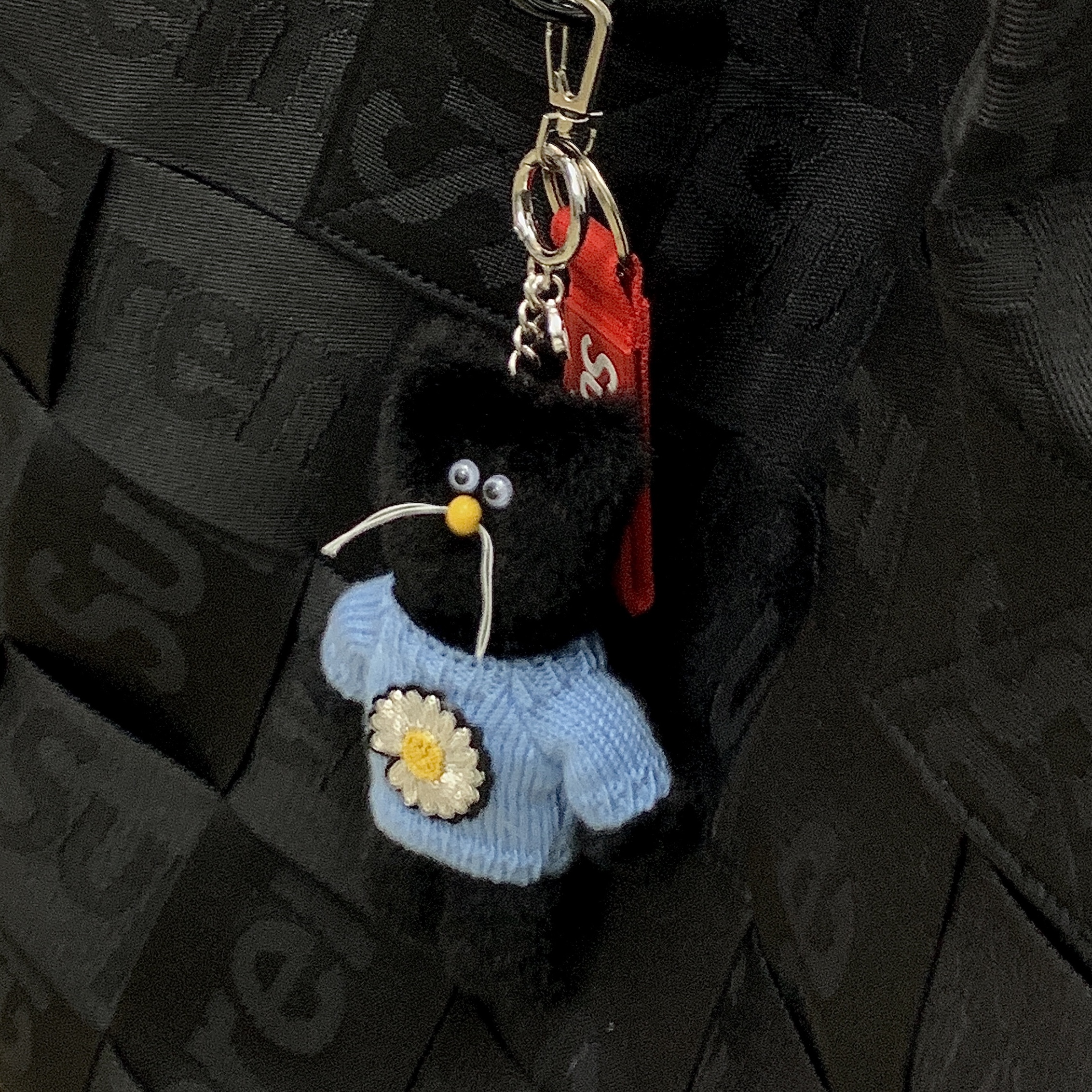 Monamhee x Peaceminusone Daihee Plush Keyring 착용 스타일