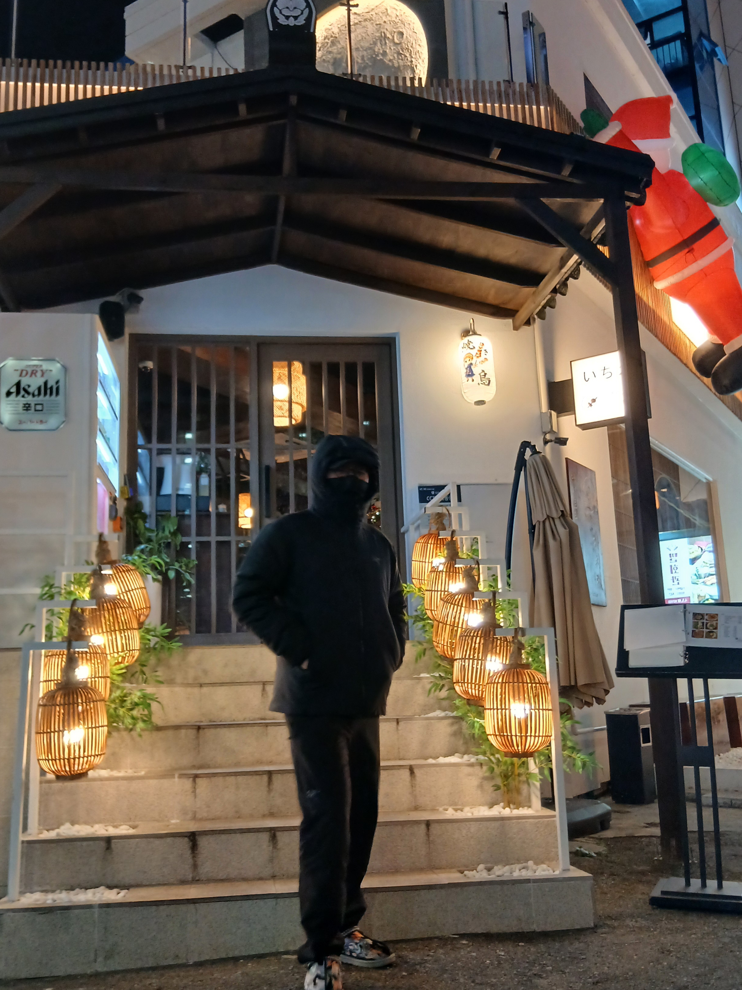Arc'teryx Atom Heavyweight Hoody Black, UGG x Palace Tasman Slipper Black Camo 착용 스타일 - 9