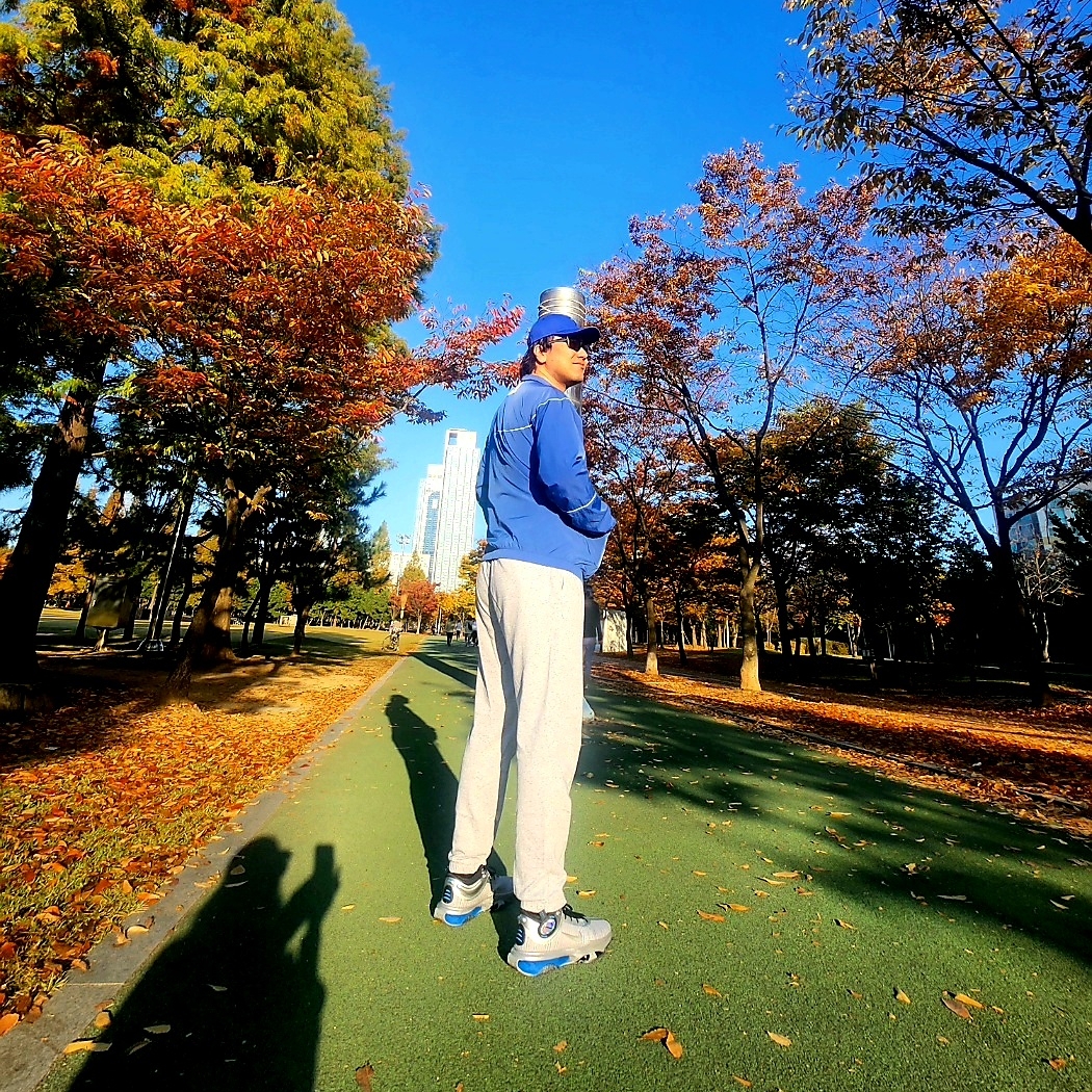 Nike Air Zoom G.T. Jump 2 ASW EP Metallic Silver Light Photo Blue, Jordan Essential Warm Up Jacket True Blue - Asia 착용 스타일