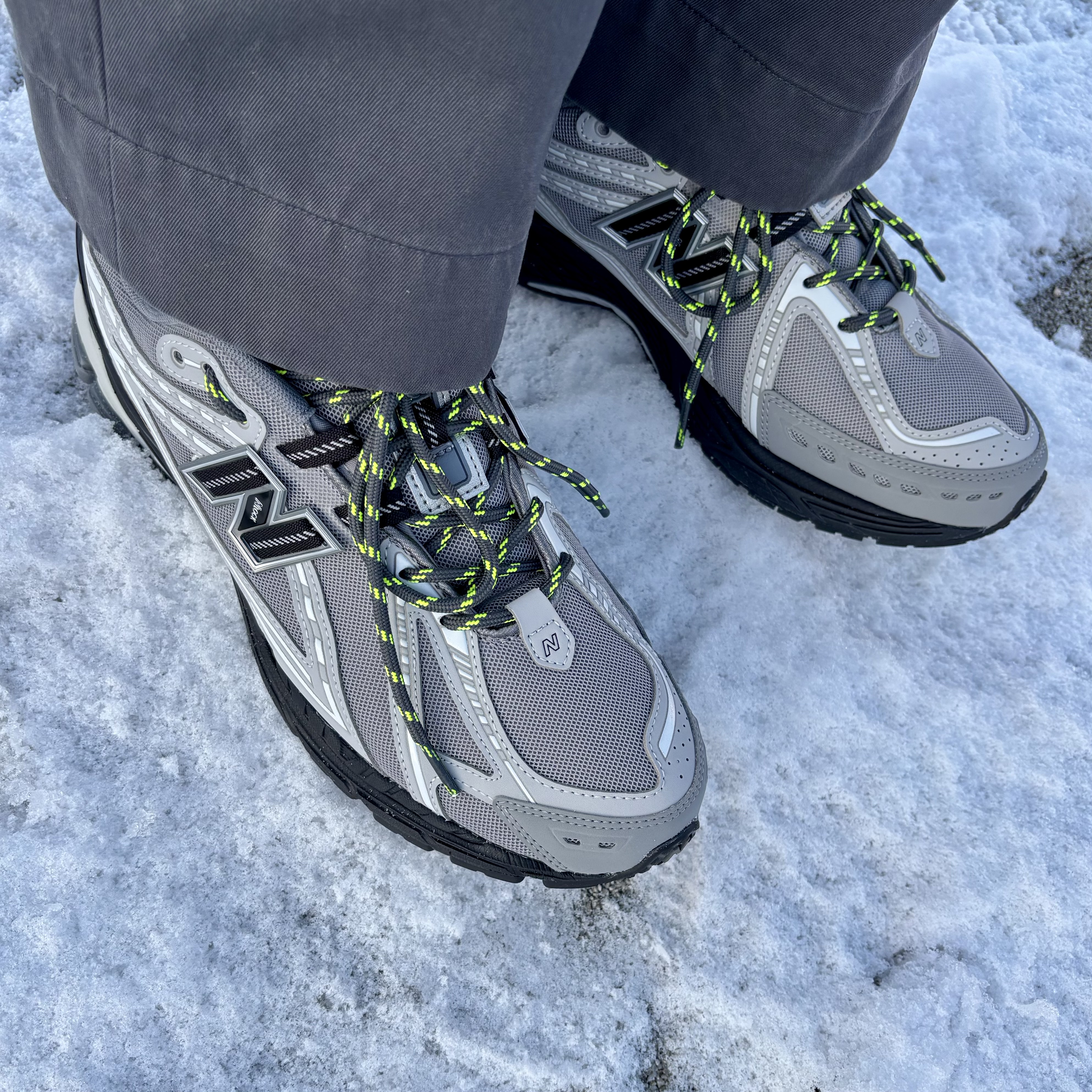 New Balance 1906R Castlerock Black 착용 스타일
