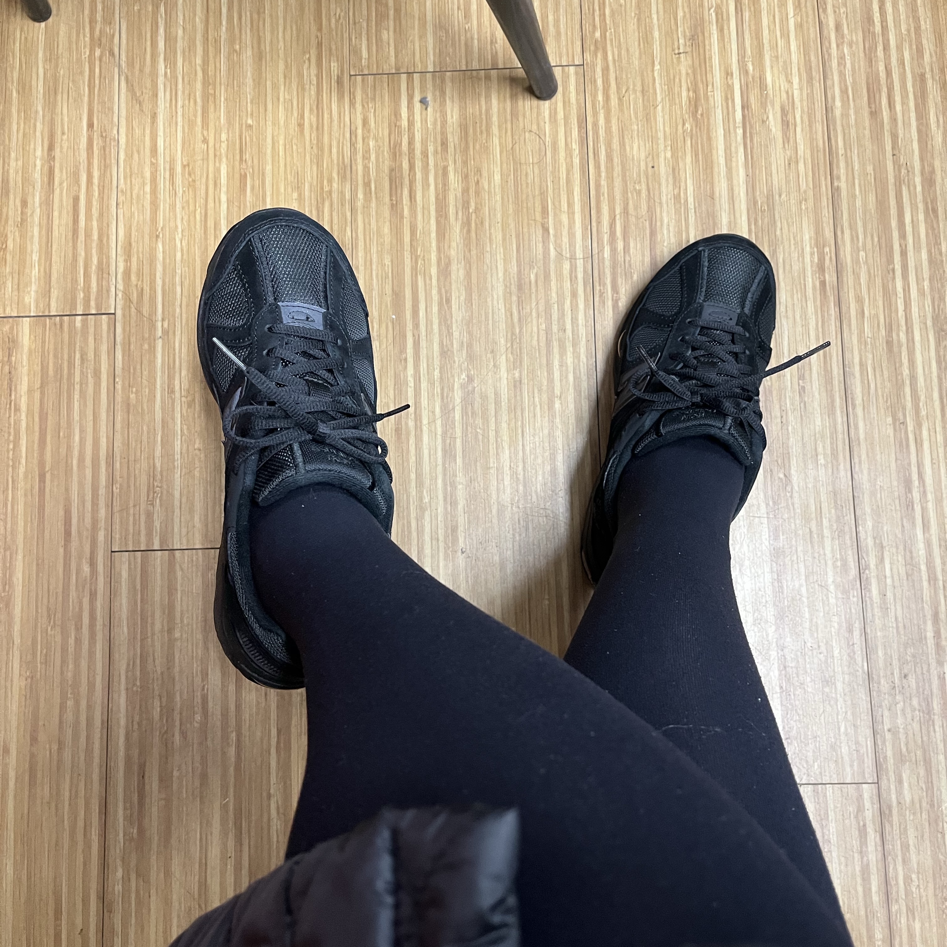 New Balance 878 Triple Black 착용 스타일 - 1