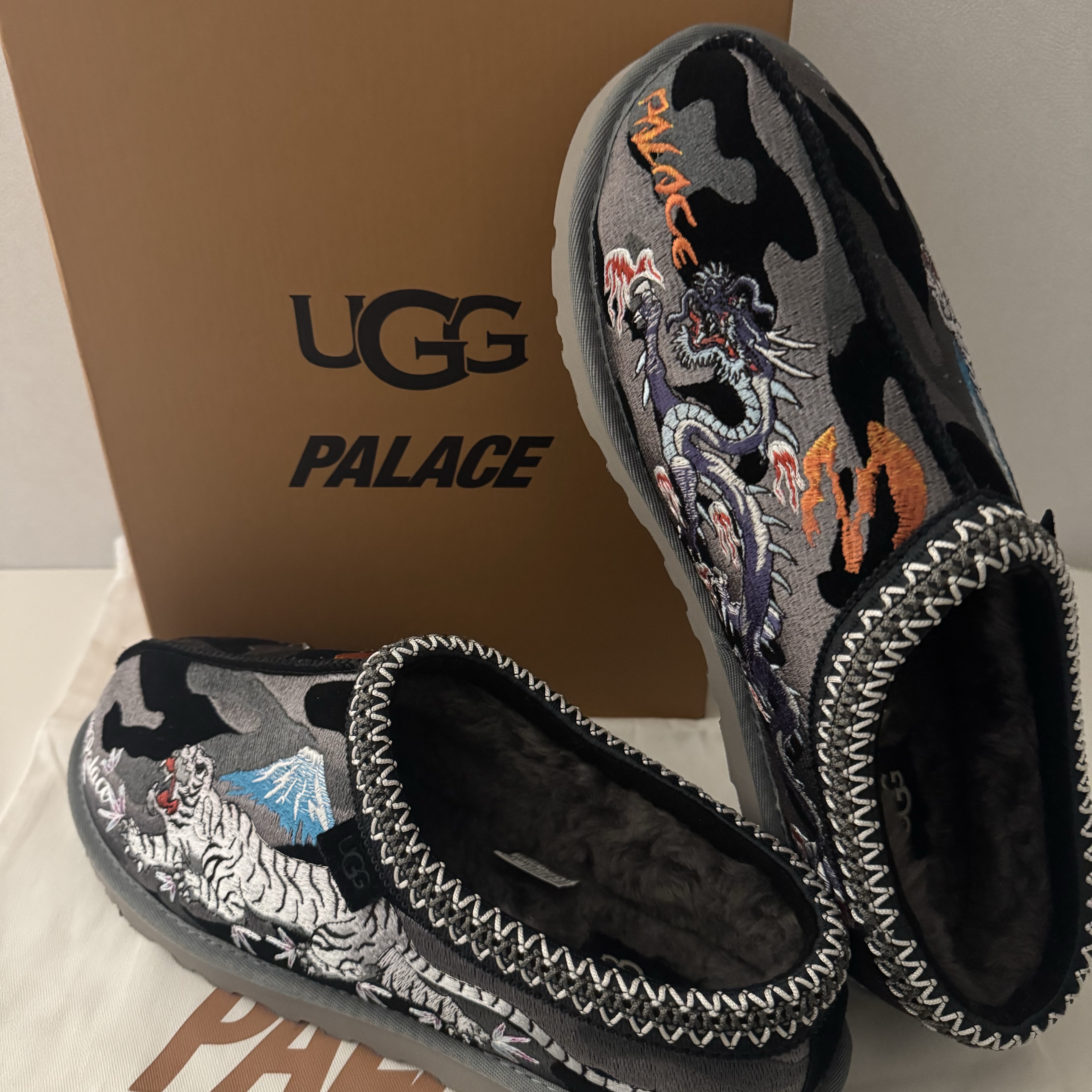 UGG x Palace Tasman Slipper Black Camo 착용 스타일