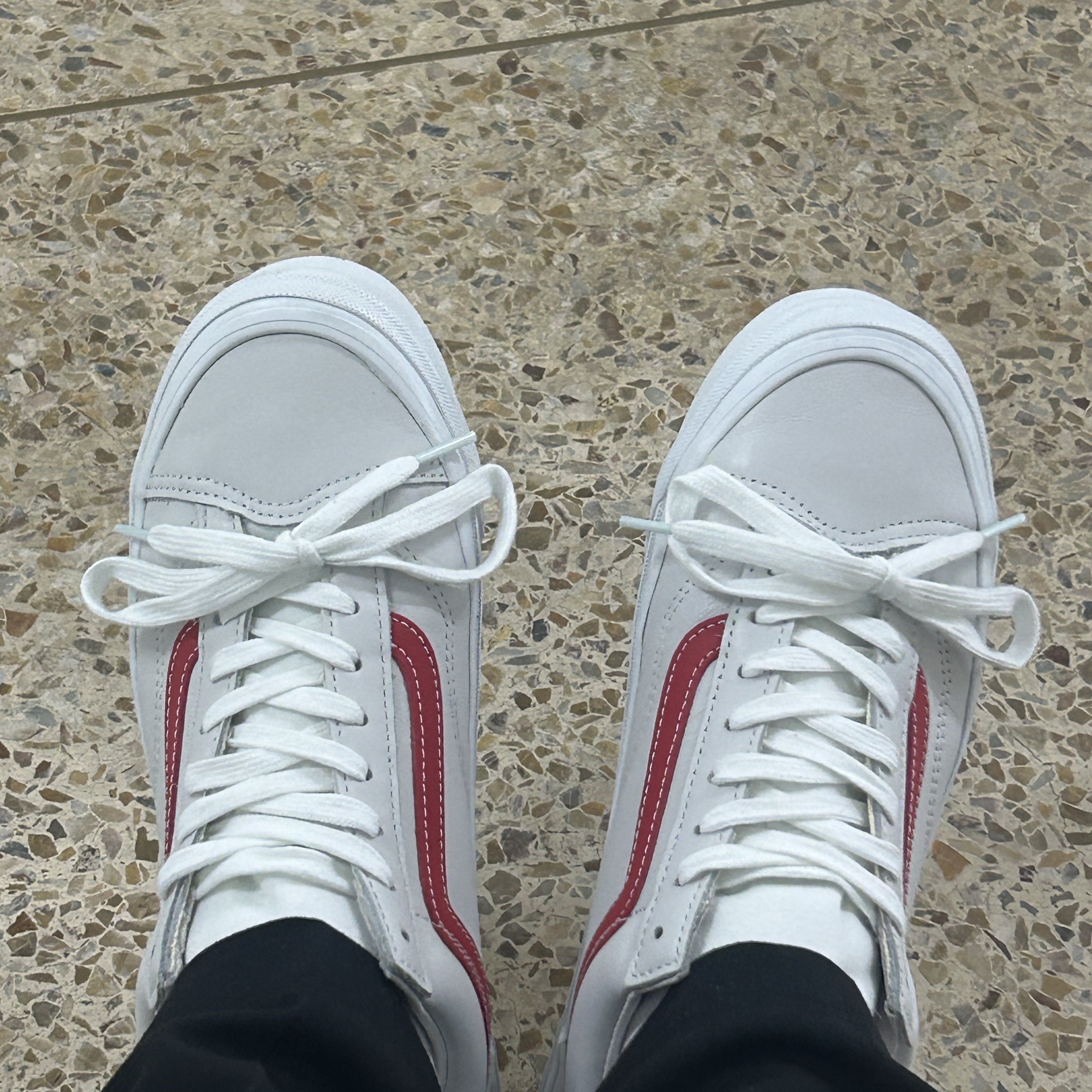 Vans Vault OG Style 36 LX Red 착용 스타일