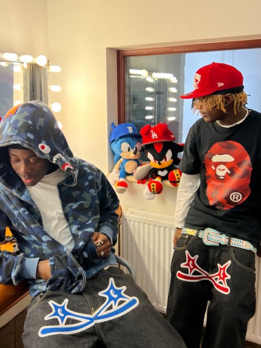 BAPE Color Camo Big Ape Head T-Shirt Black Red, BAPE Color Camo Shark Full Zip Hoodie Navy 착용 스타일 - 2