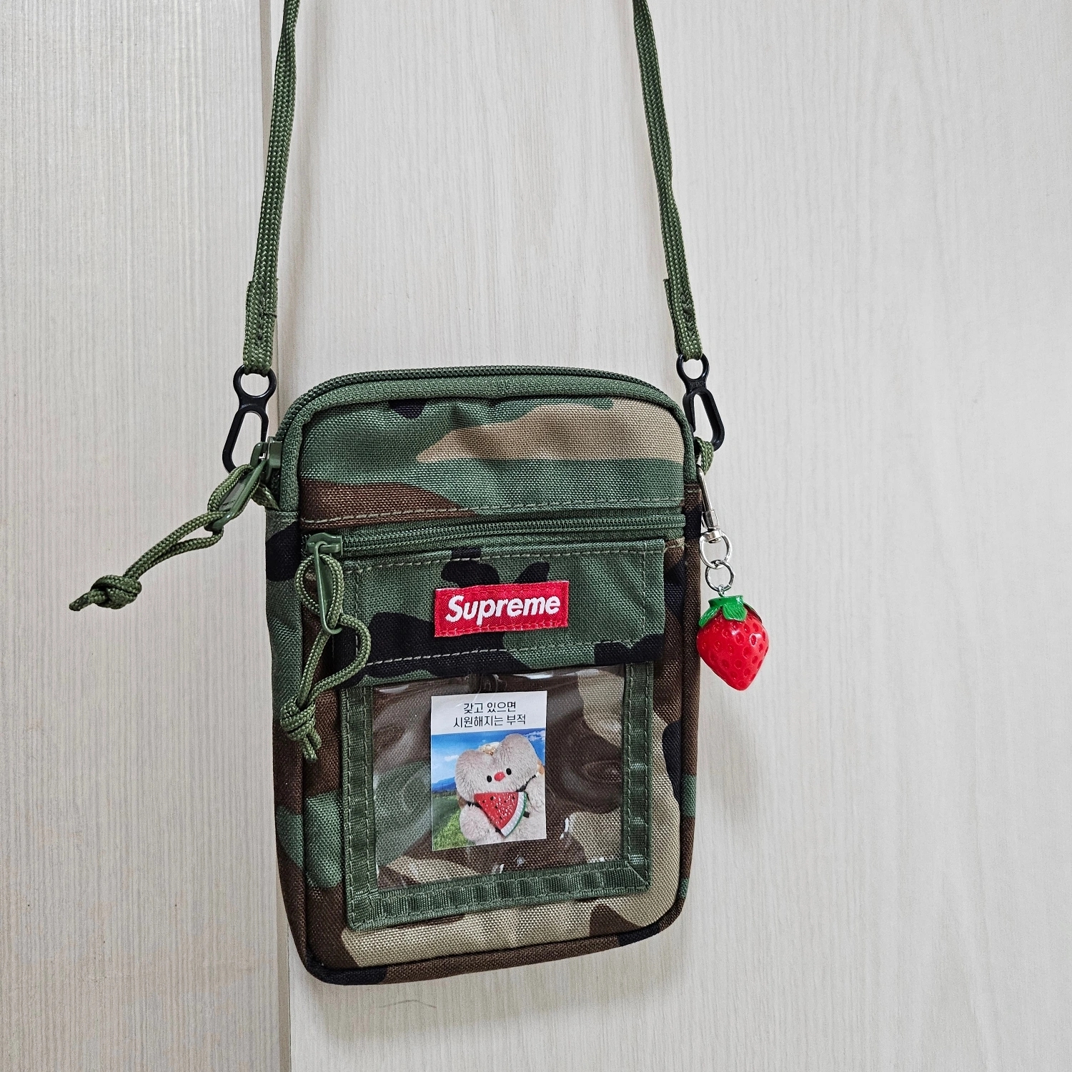 Supreme Utility Pouch Woodland Camo - 19SS 착용 스타일
