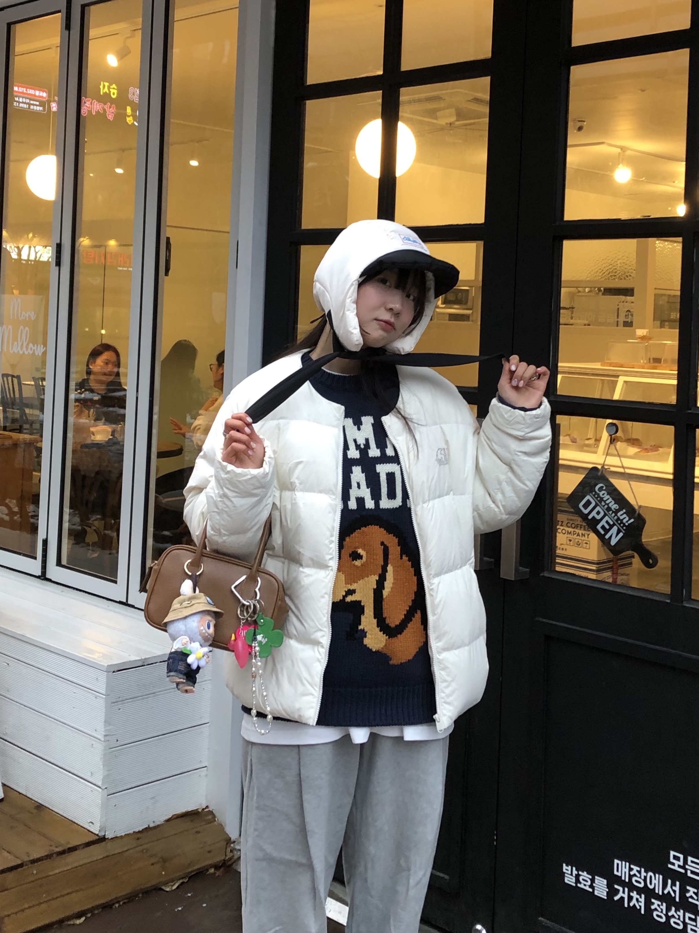 Allincomplete Panda Padding Balaclava, Pop Mart Fall In Wild Labubu Series Toy Keyring 착용 스타일