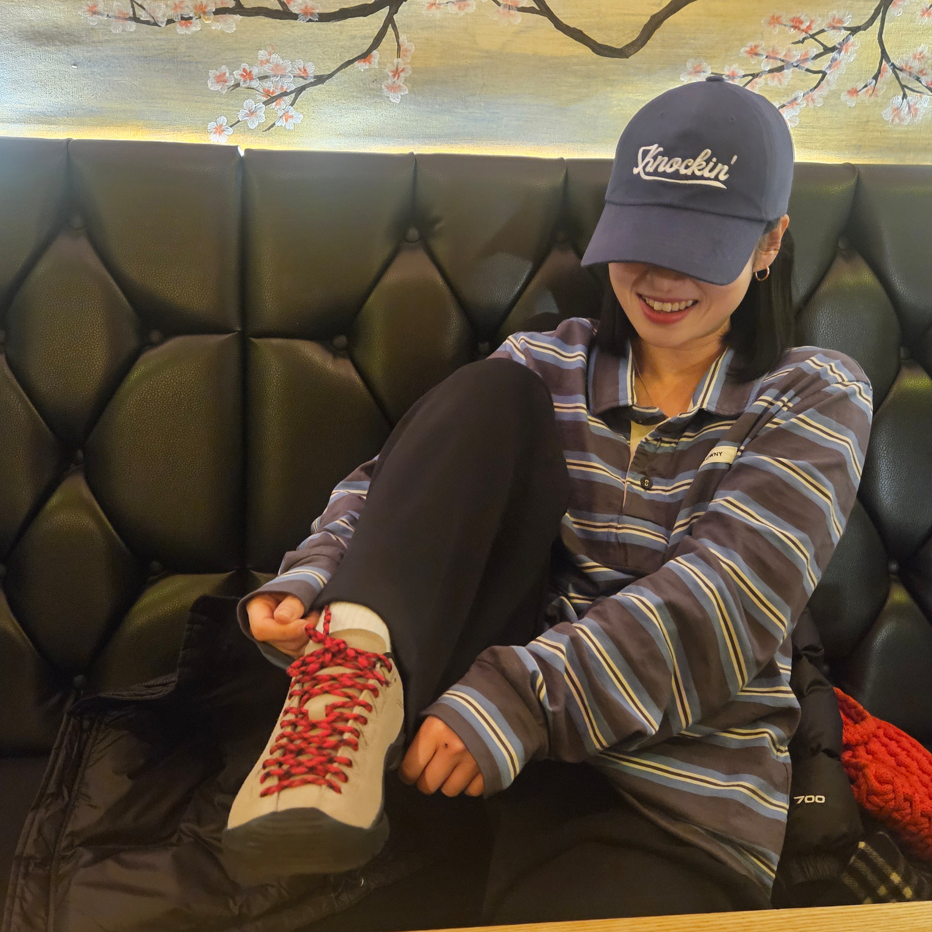 (W) Keen Jasper Suede Sneakers Silver Mink, Ogarp Knockin Logo B.B Cap Navy 착용 스타일